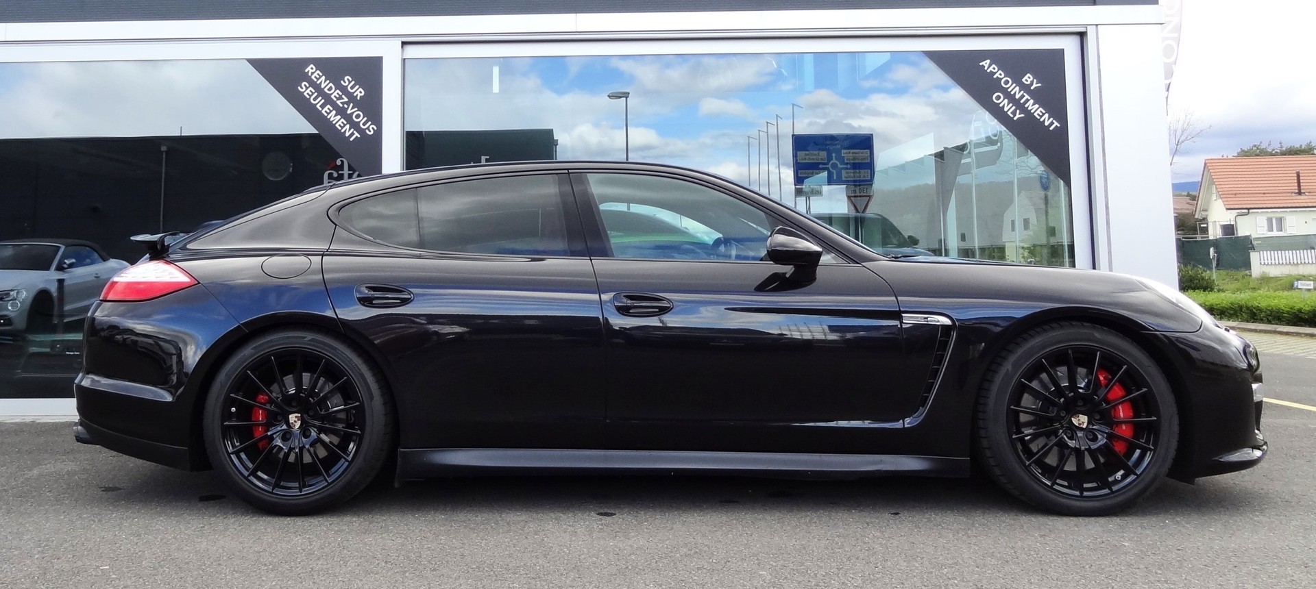 PORSCHE Panamera GTS 4.8 PDK-image-2