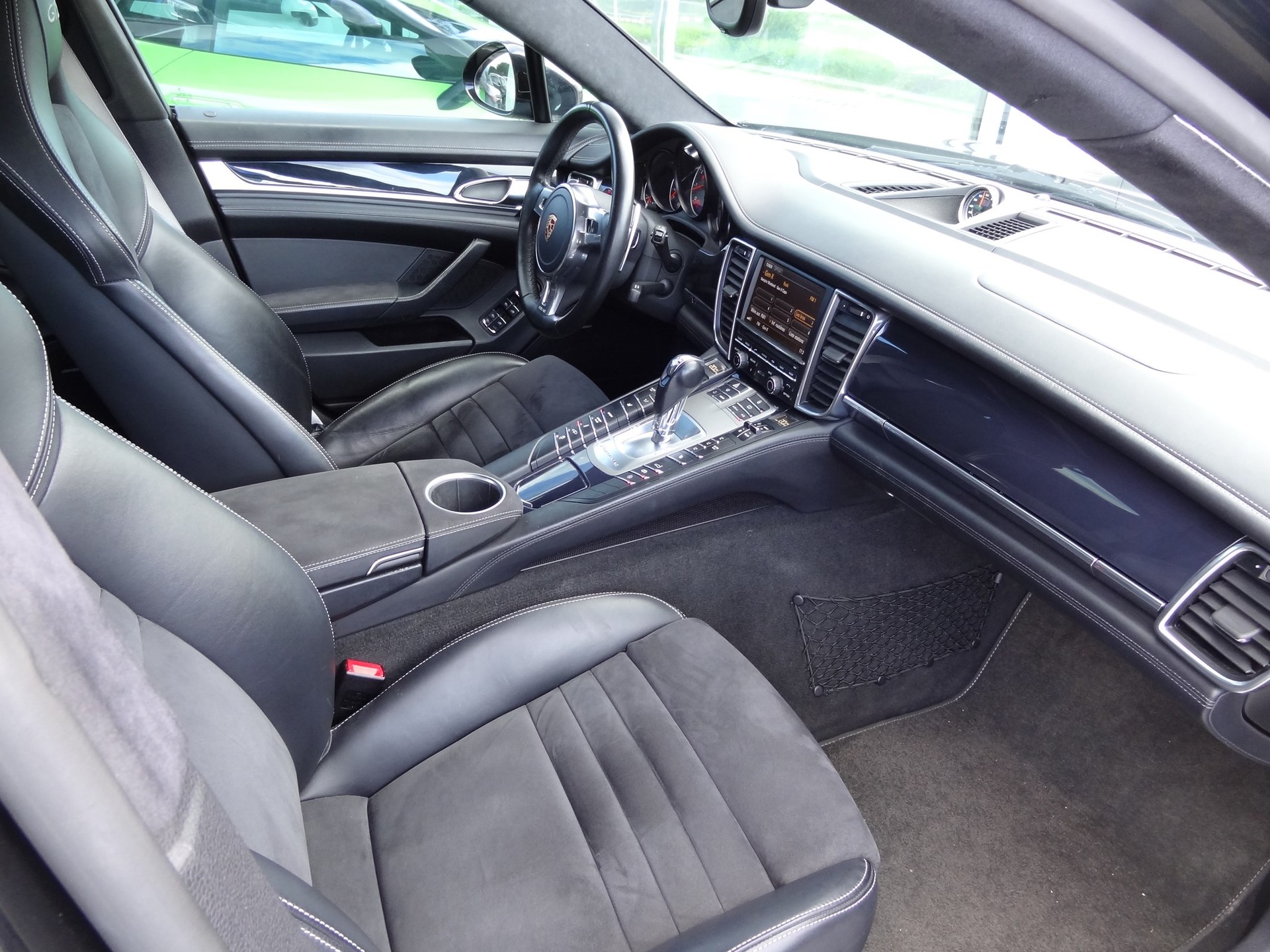 PORSCHE Panamera GTS 4.8 PDK-image-4