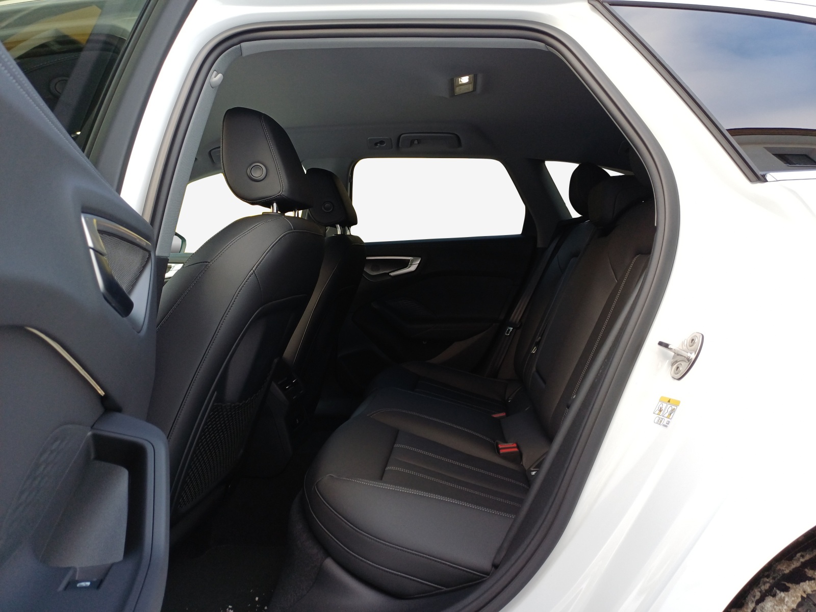 AUDI A5 Avant TDI quattro 150 kW Attraction S tronic-image-11