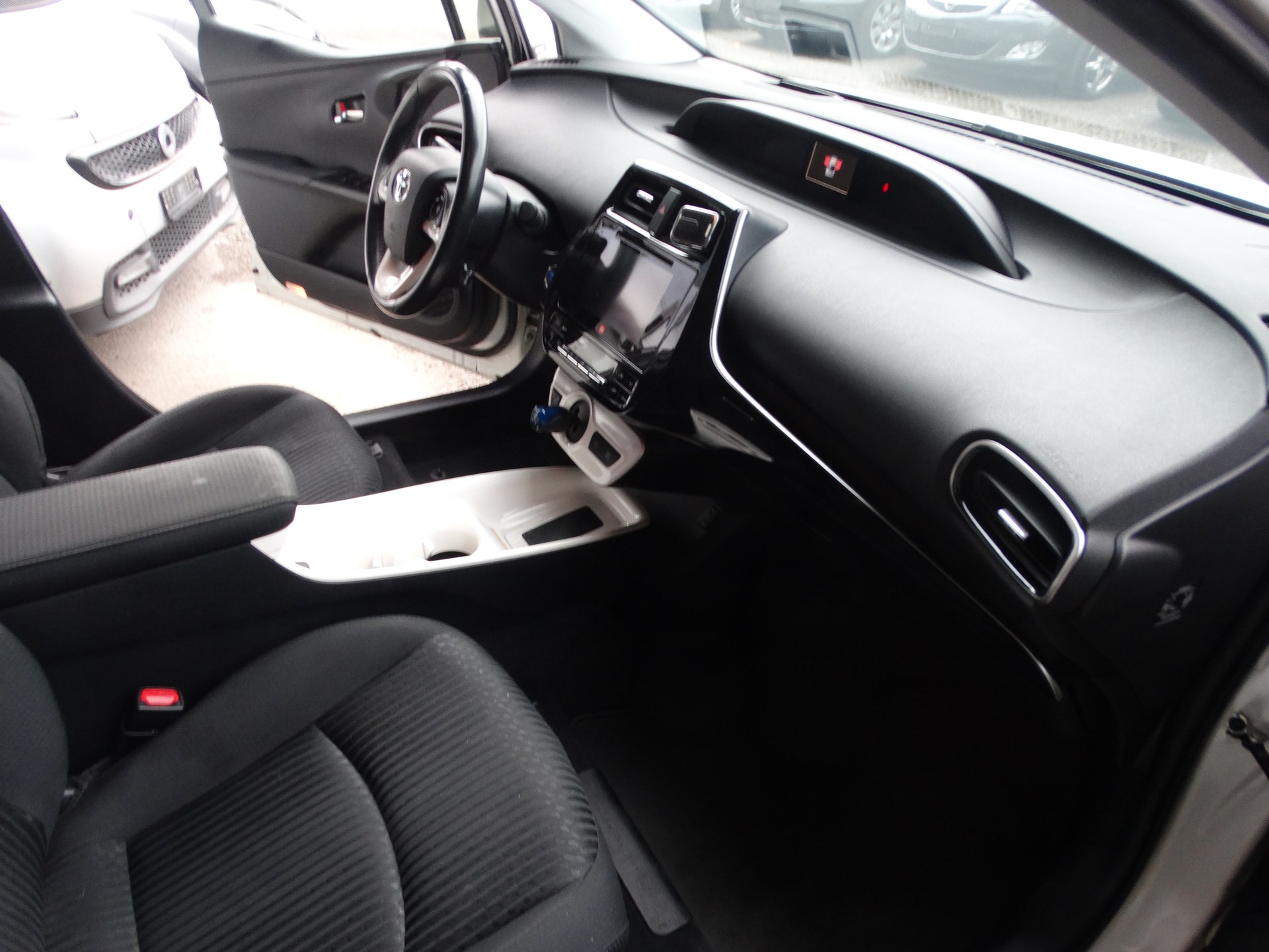 TOYOTA Prius 1.8 VVT-i HSD Sol Premium-image-8