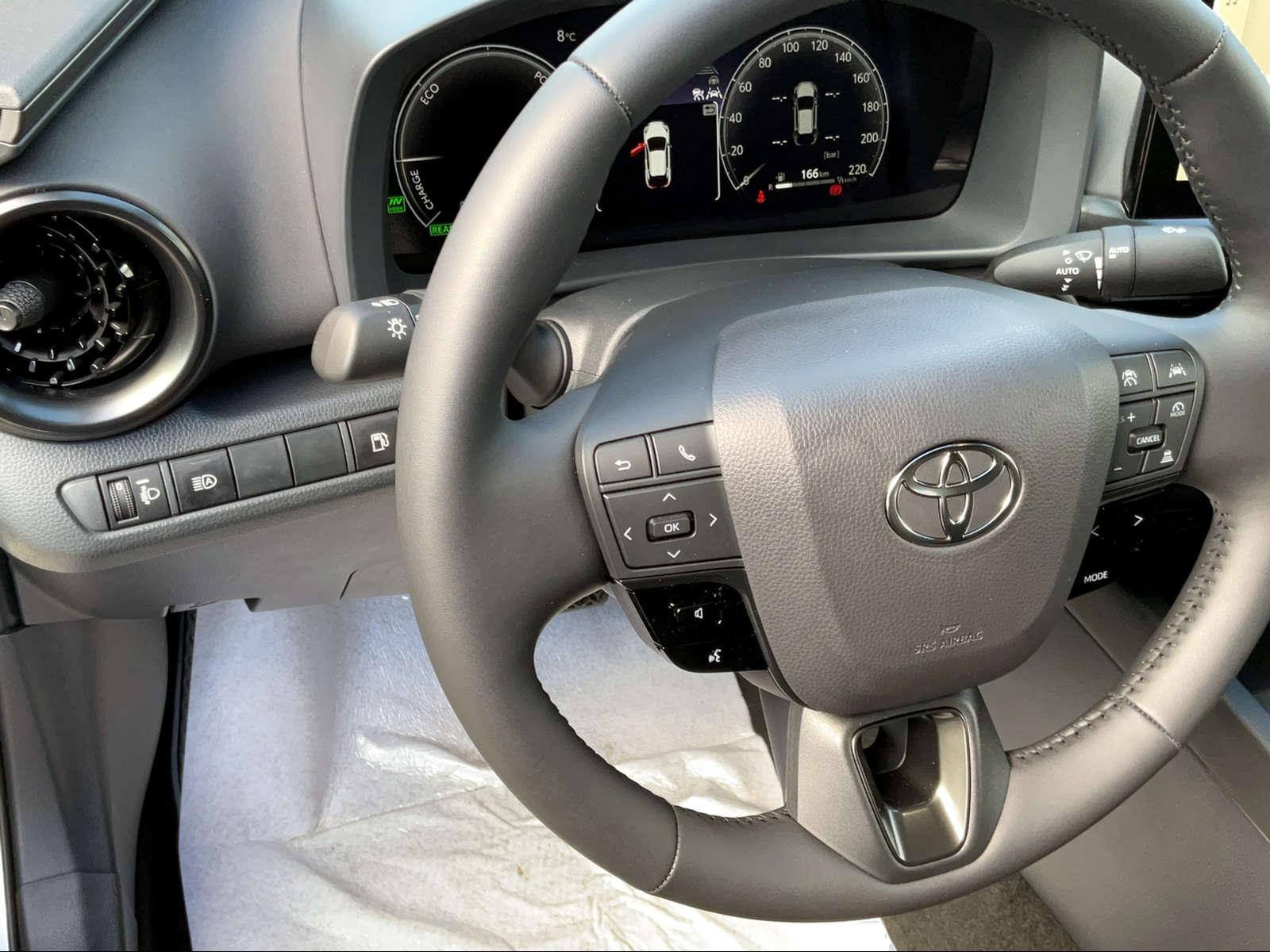 TOYOTA C-HR 2.0 PHEV Swiss Edition-image-13