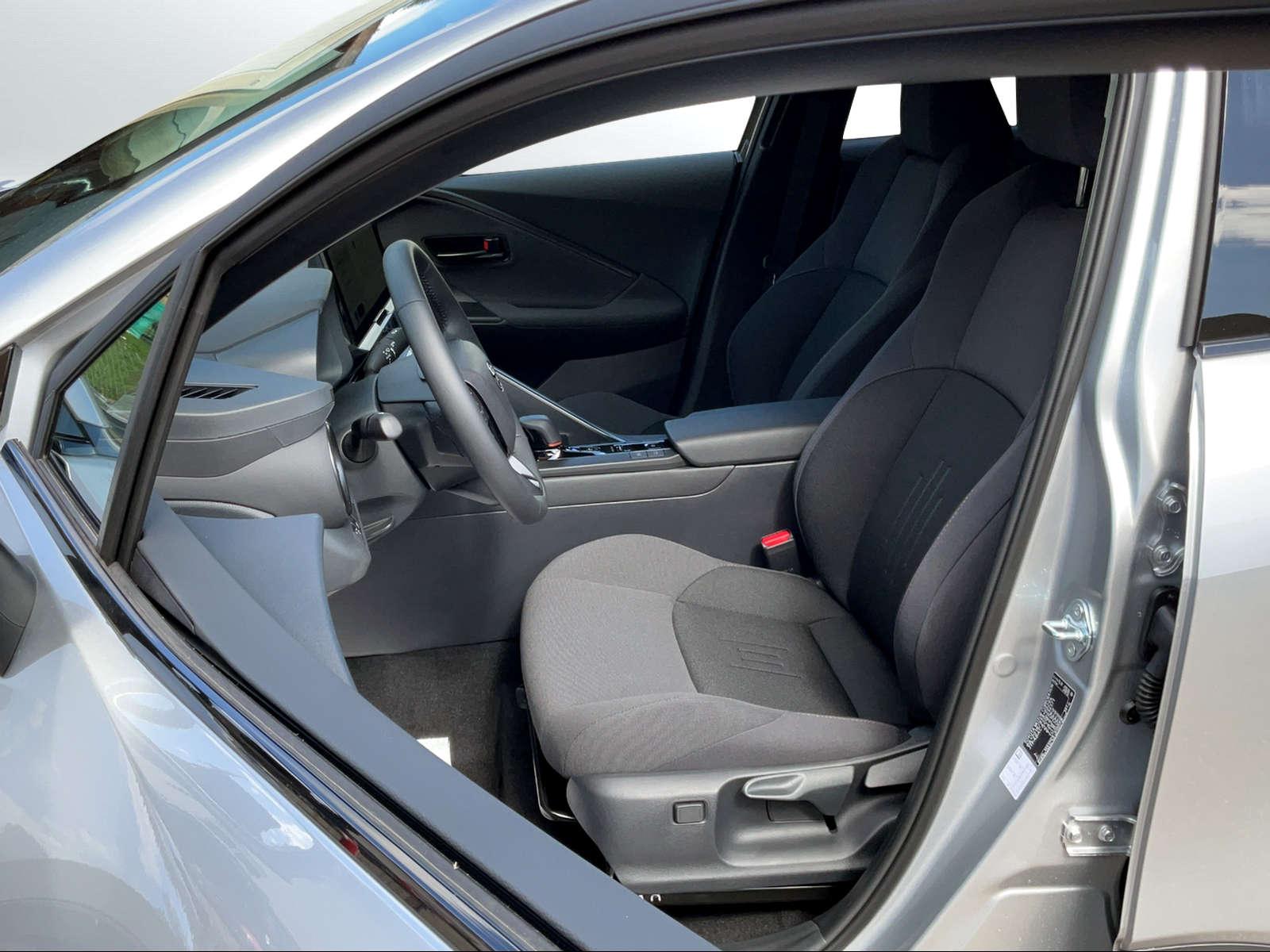 TOYOTA C-HR 2.0 PHEV Swiss Edition-image-12