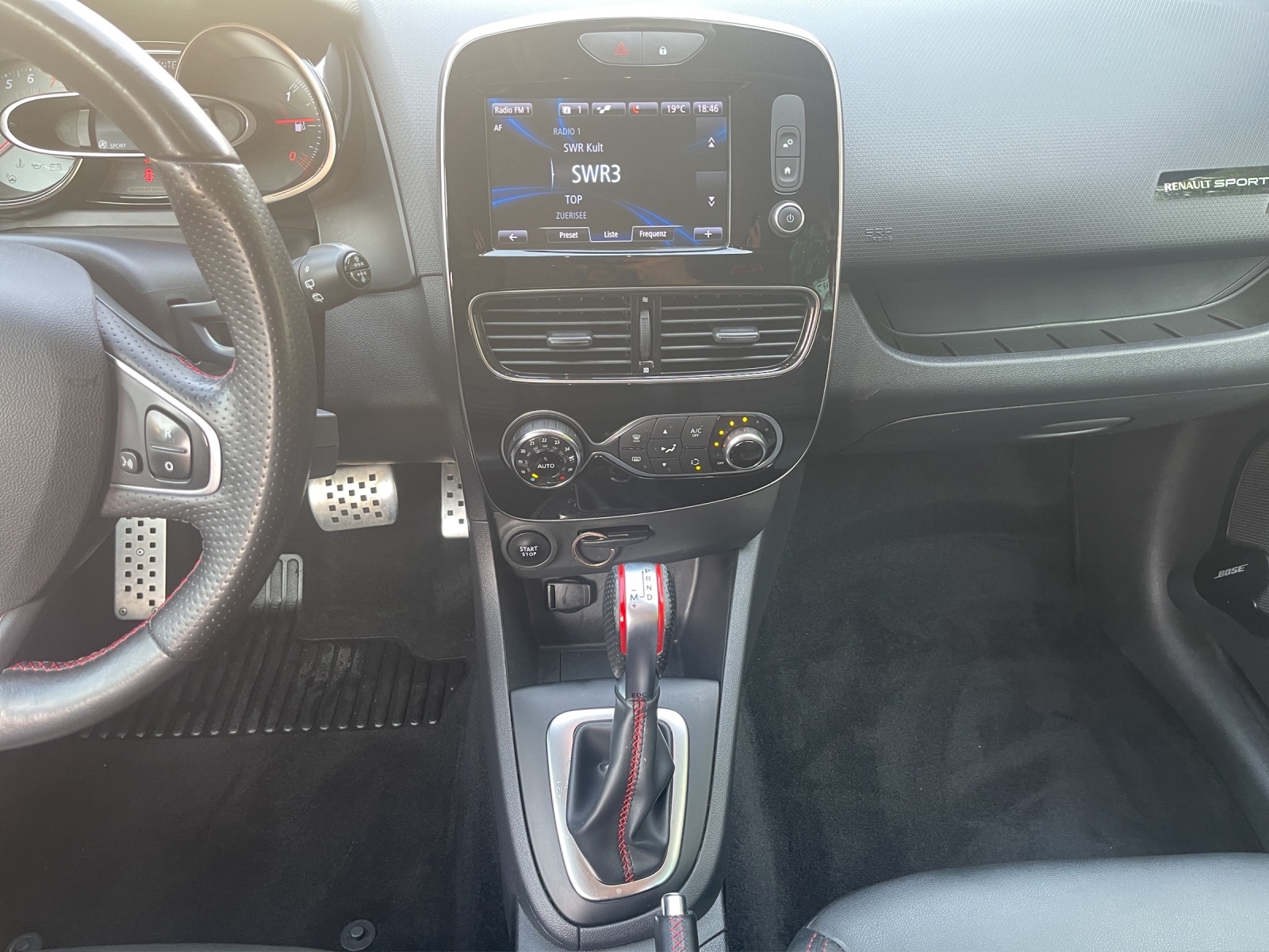 RENAULT Clio 1.6 T RS 220 Trophy EDC-image-12