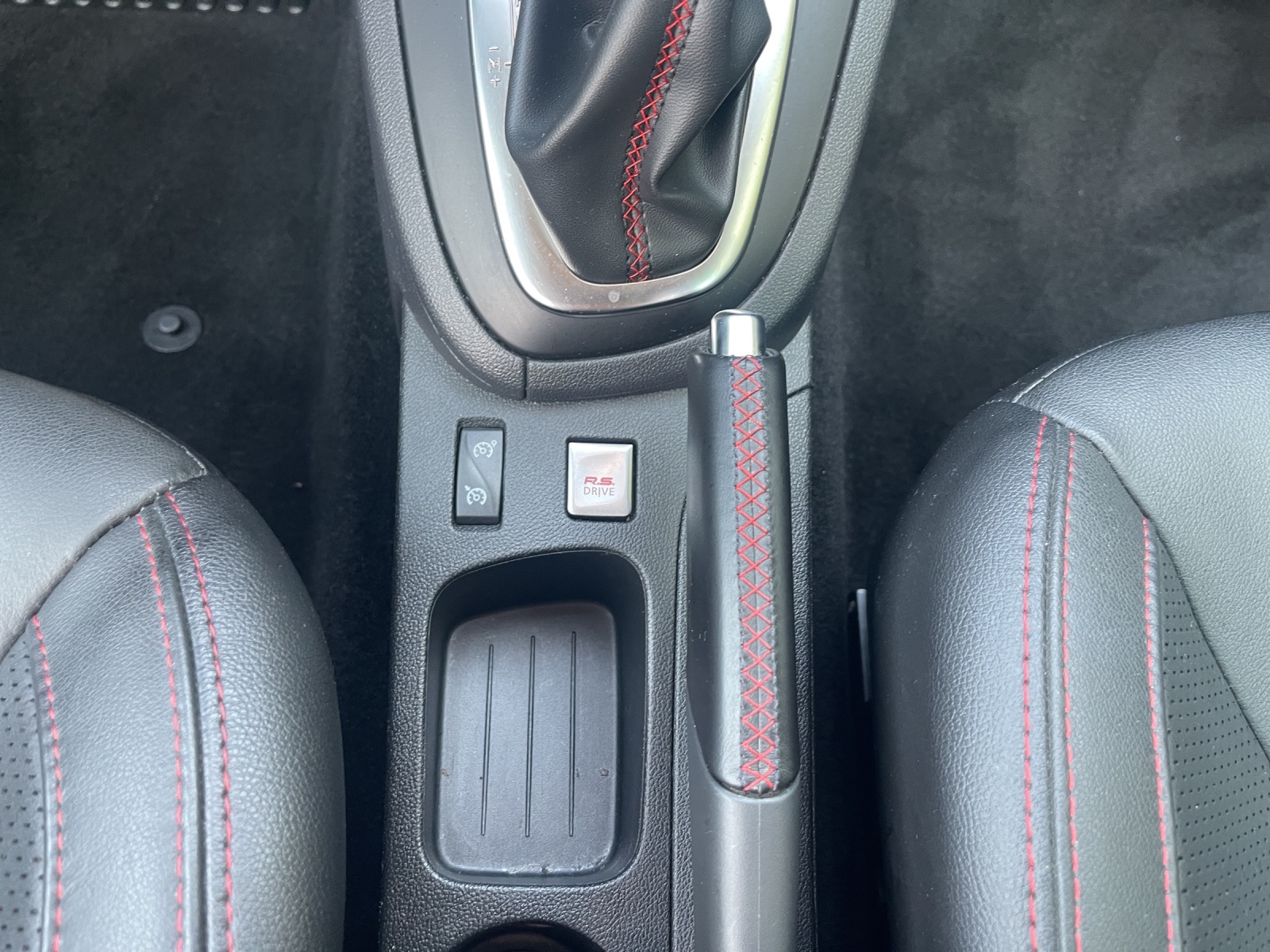 RENAULT Clio 1.6 T RS 220 Trophy EDC-image-13
