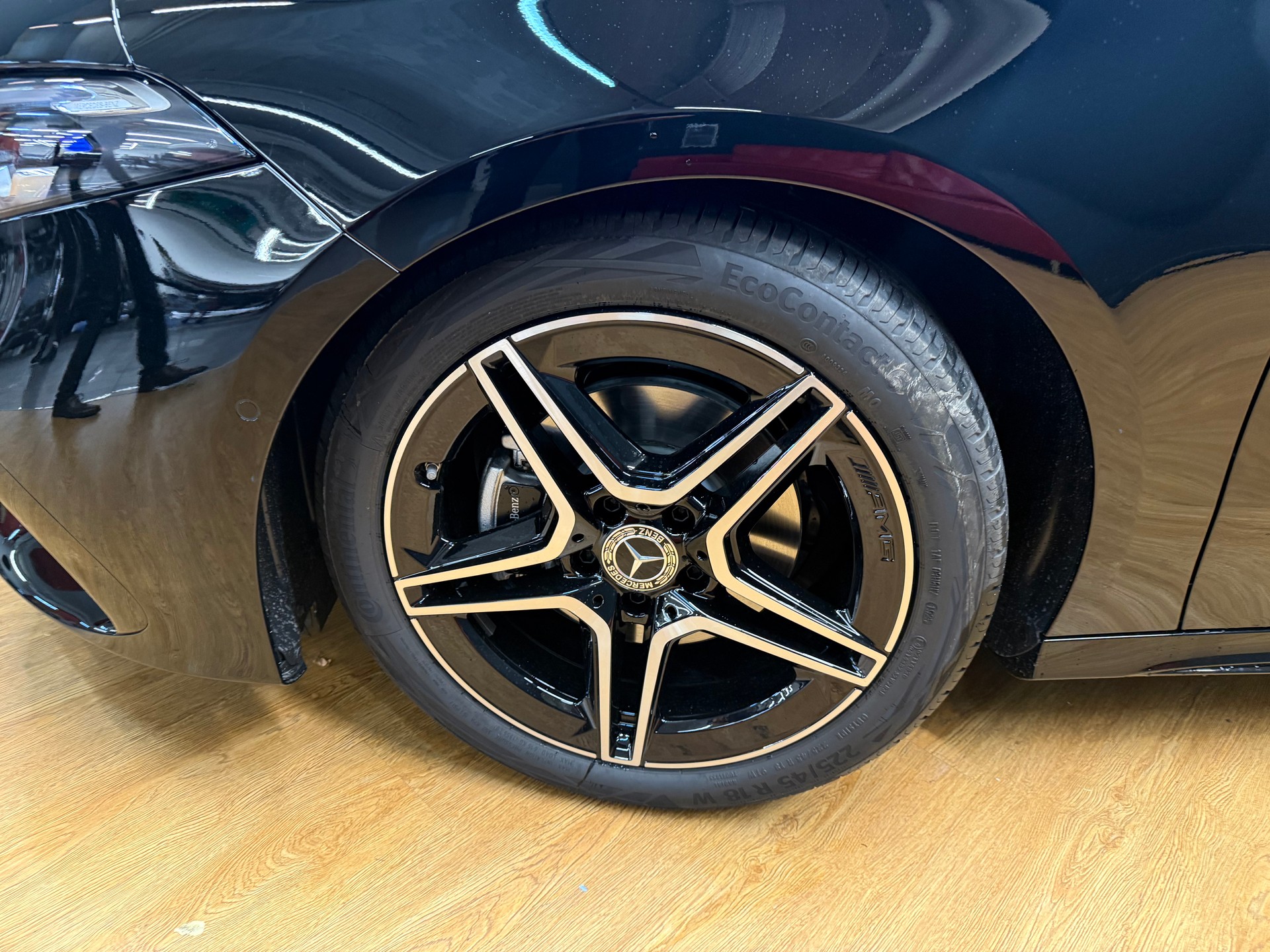 MERCEDES-BENZ A 200 - AMG - NightStar / DISTRONIC / 360 Grad Kamera-image-4