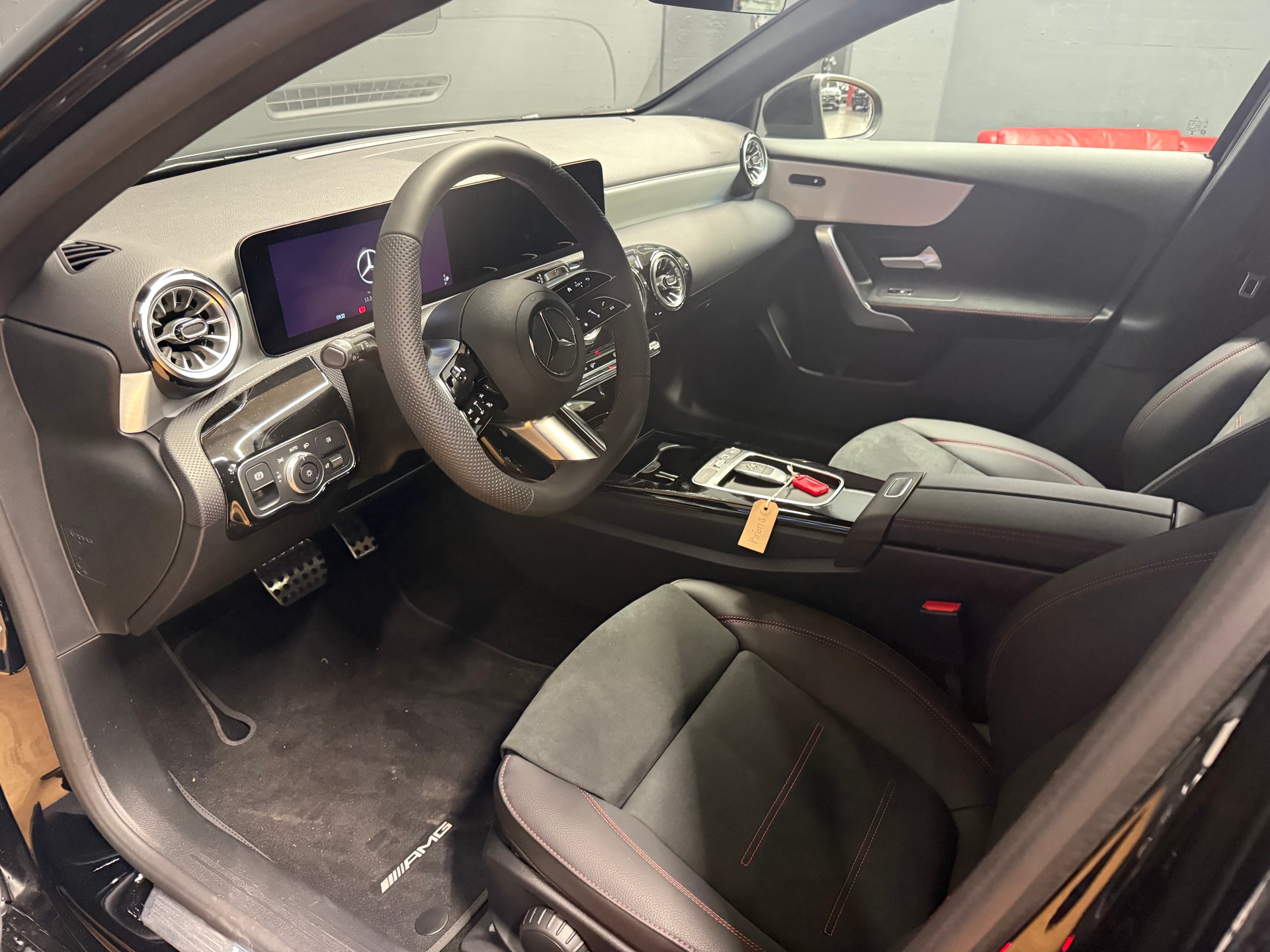 MERCEDES-BENZ A 200 - AMG - NightStar / DISTRONIC / 360 Grad Kamera-image-14