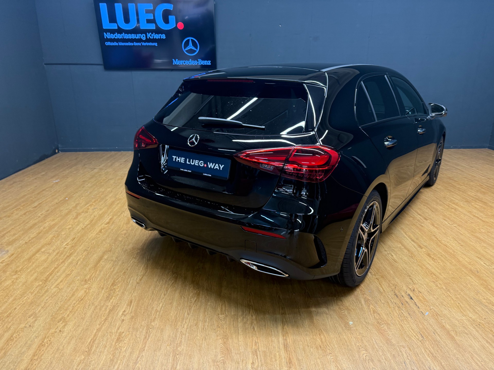 MERCEDES-BENZ A 200 - AMG - NightStar / DISTRONIC / 360 Grad Kamera-image-7