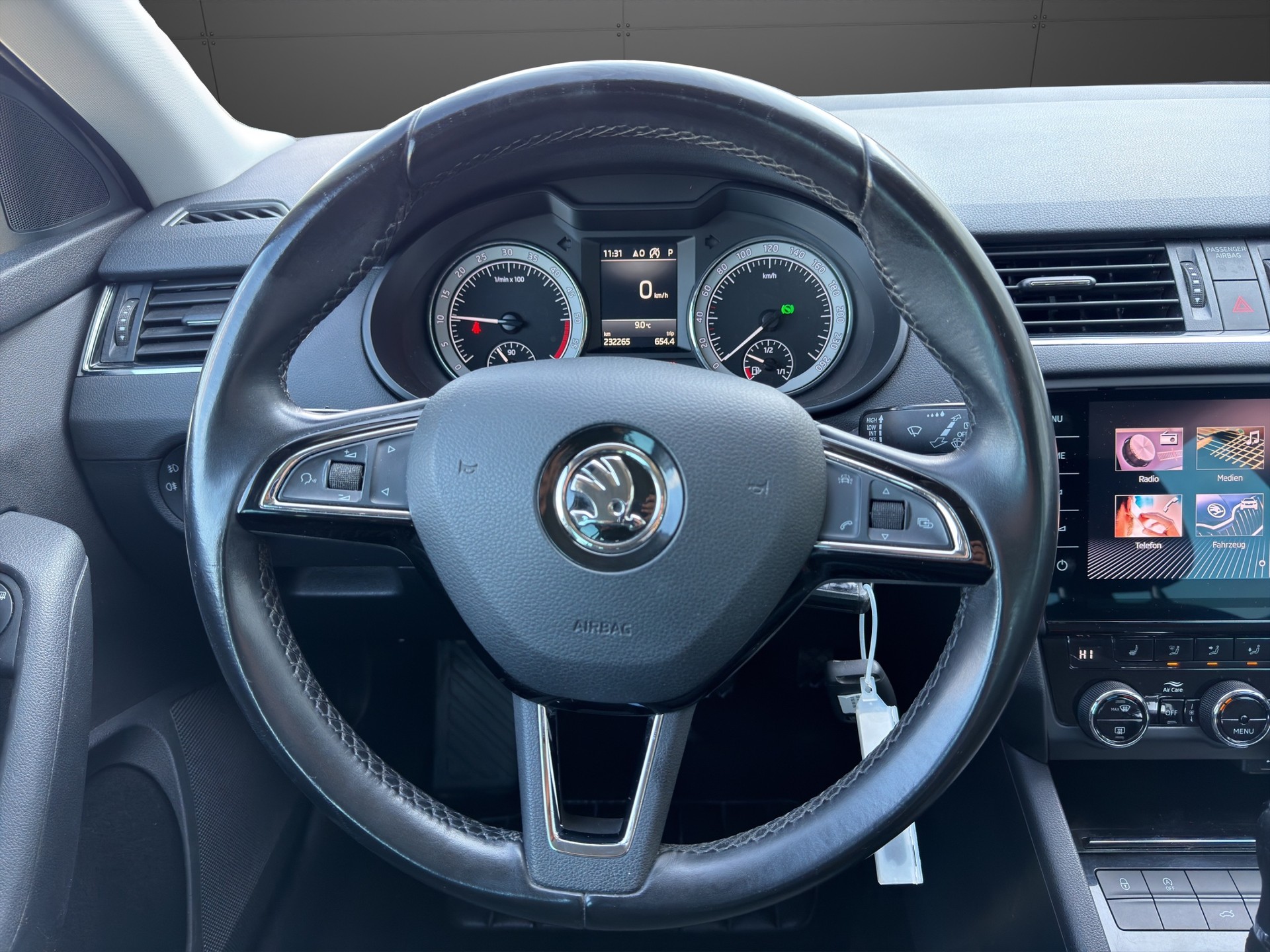 SKODA Octavia Combi 2.0 TDI Style 4x4-image-11