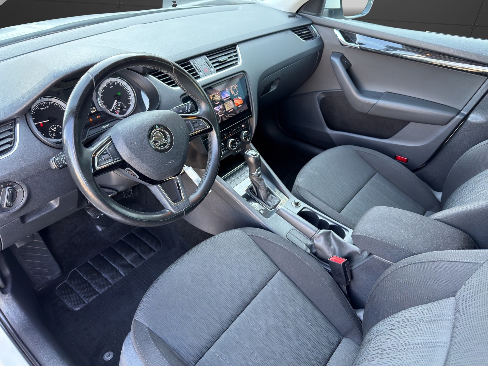 SKODA Octavia Combi 2.0 TDI Style 4x4-image-9