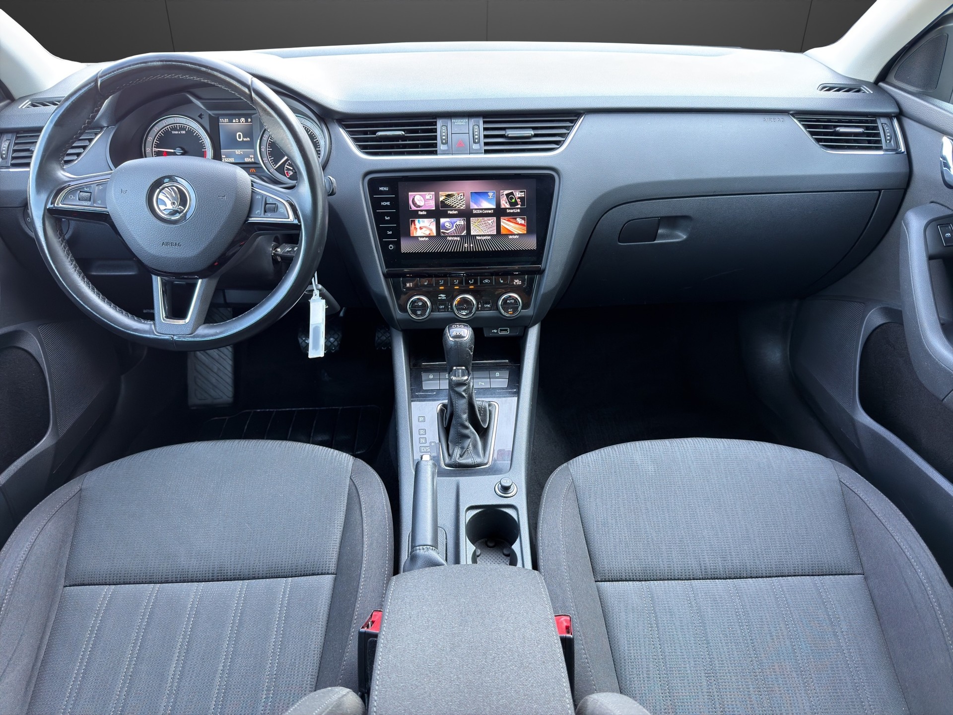 SKODA Octavia Combi 2.0 TDI Style 4x4-image-10