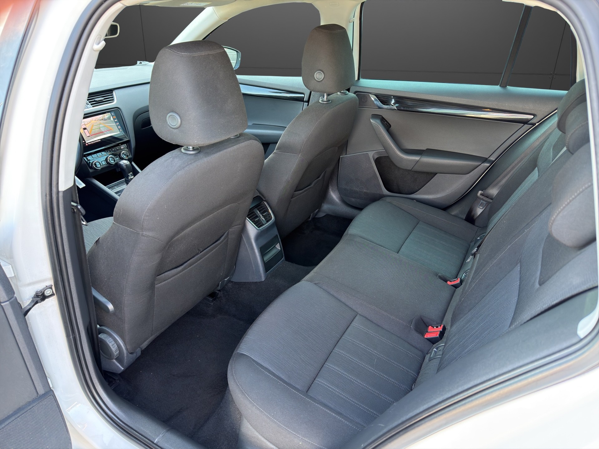 SKODA Octavia Combi 2.0 TDI Style 4x4-image-20