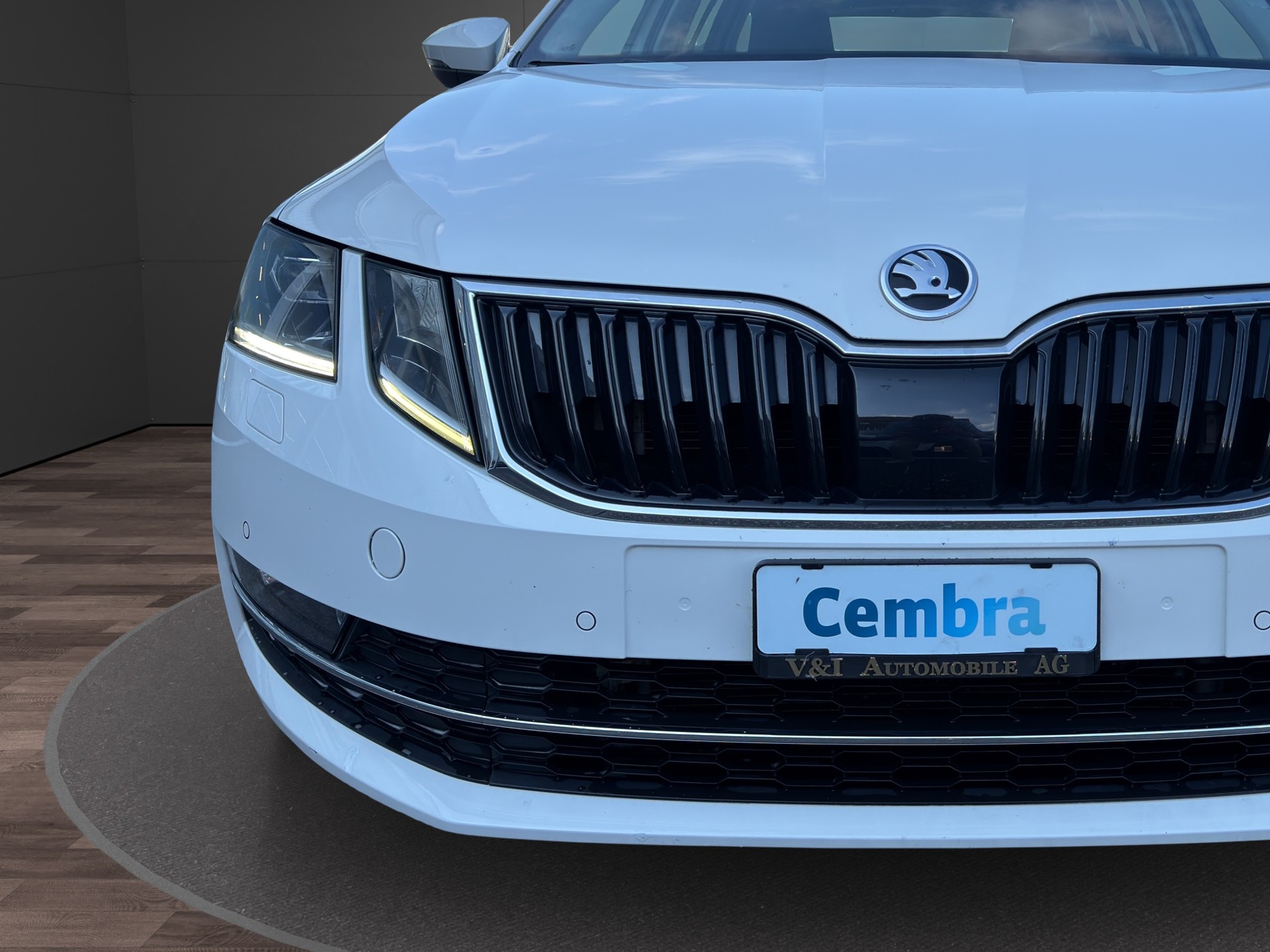 SKODA Octavia Combi 2.0 TDI Style 4x4-image-8