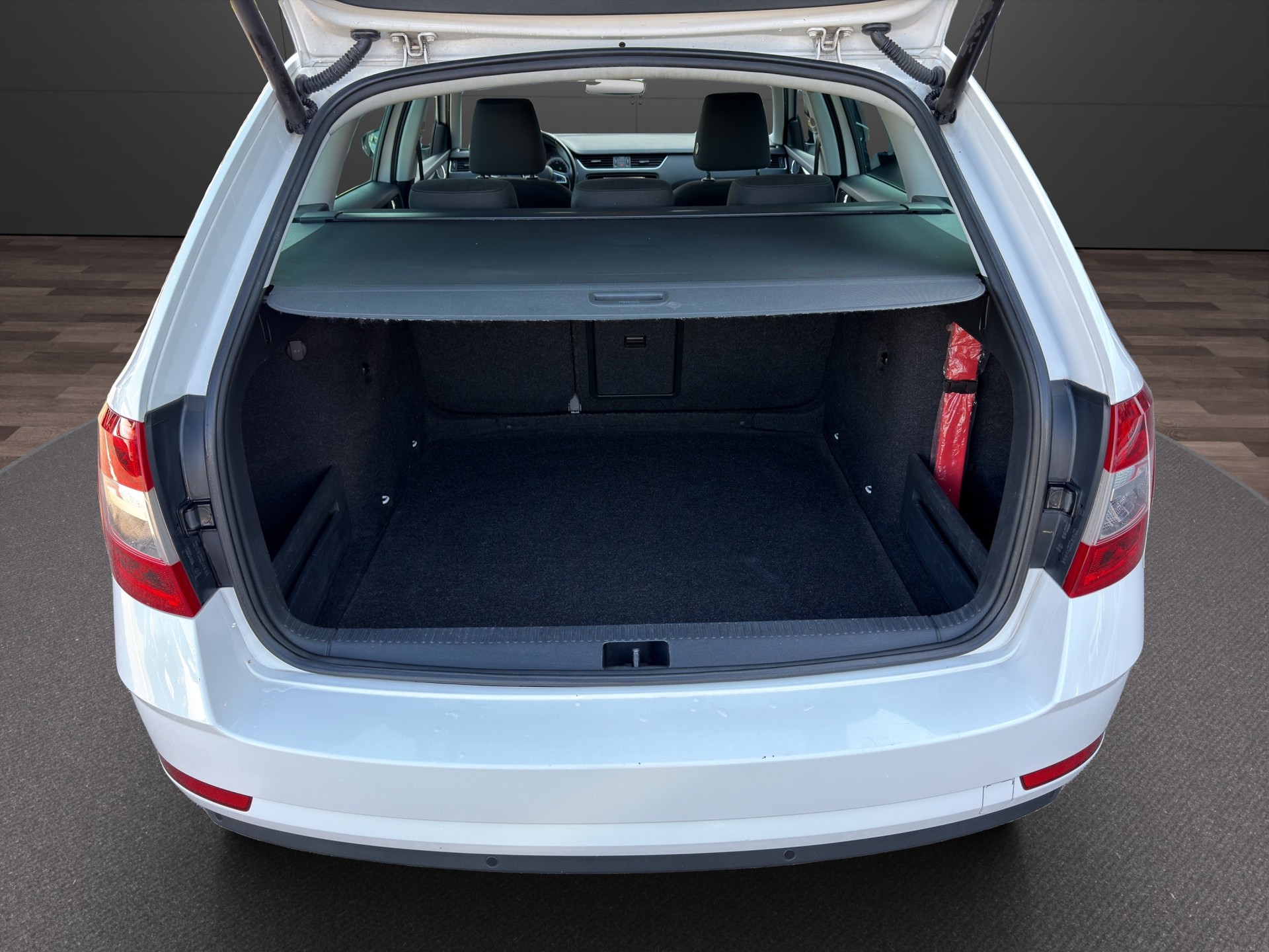 SKODA Octavia Combi 2.0 TDI Style 4x4-image-21