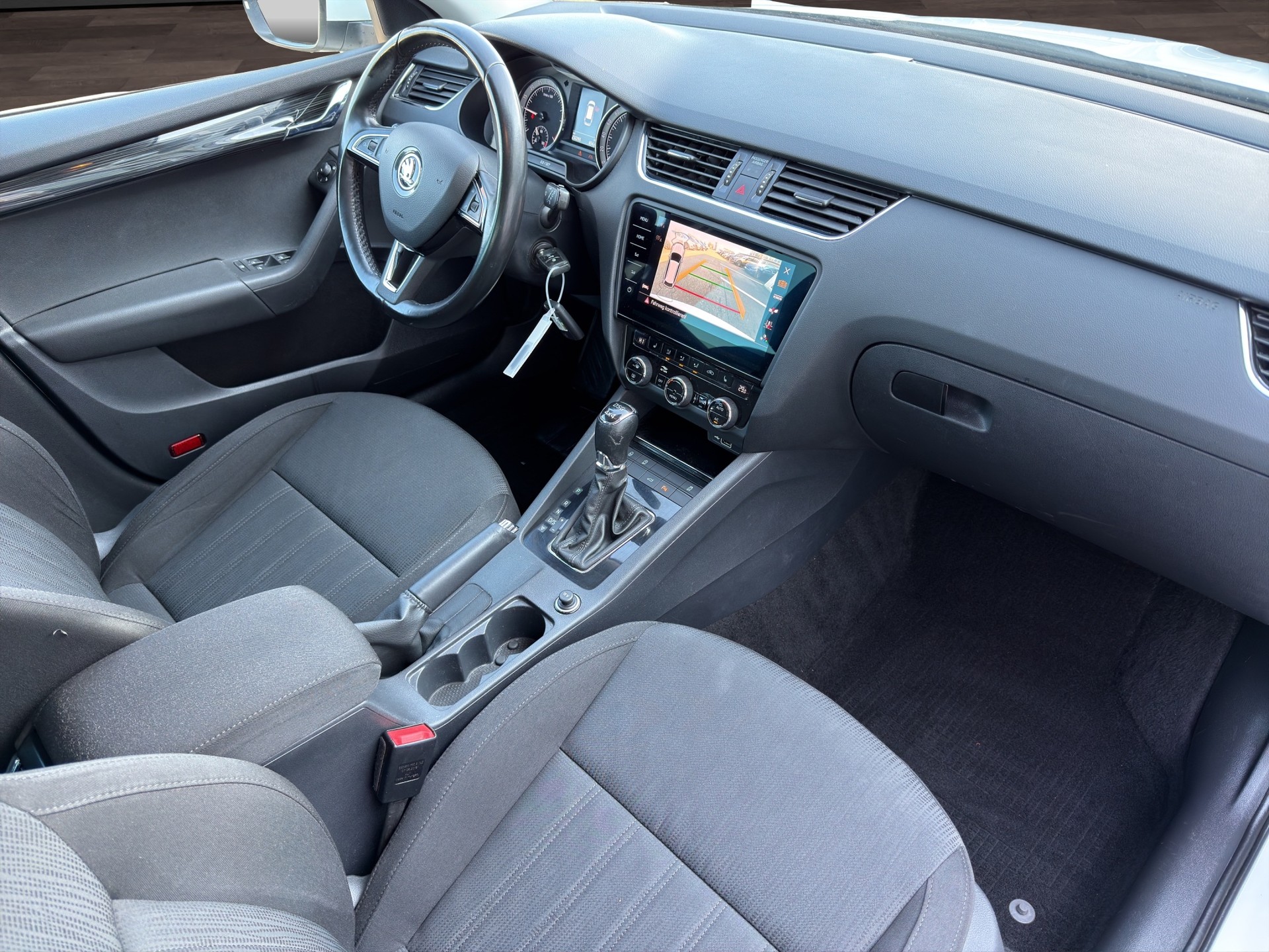 SKODA Octavia Combi 2.0 TDI Style 4x4-image-16