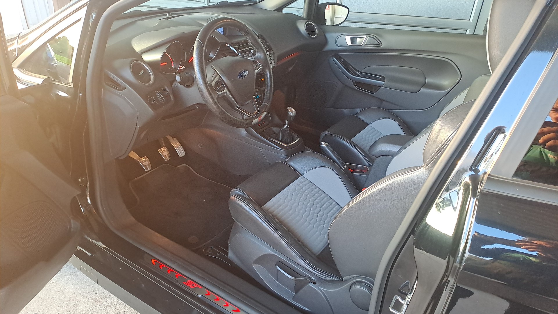 FORD Fiesta 1.6 SCTi ST-image-10