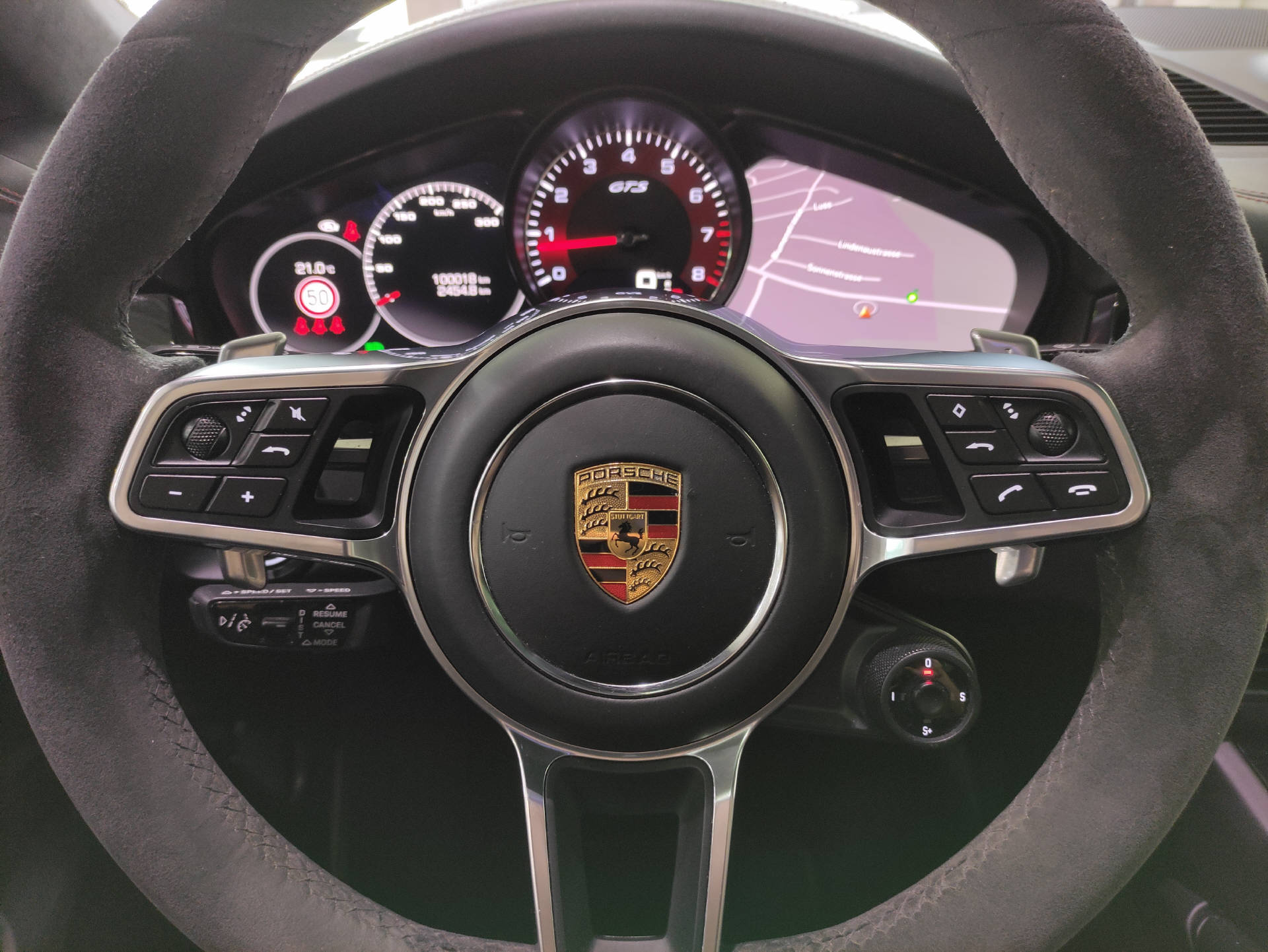 PORSCHE Cayenne Coupé 4.0 V8 GTS-image-6