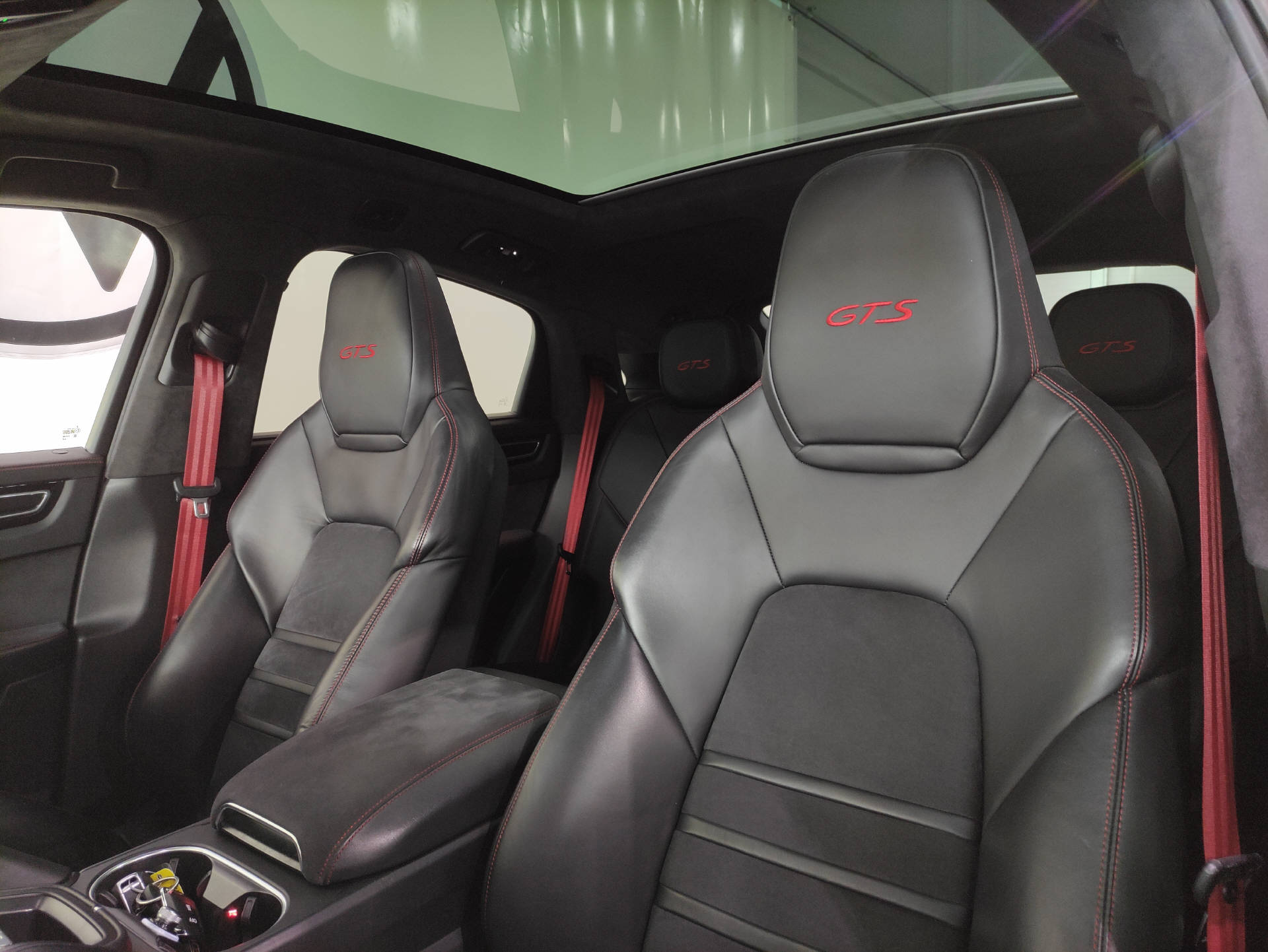 PORSCHE Cayenne Coupé 4.0 V8 GTS-image-5