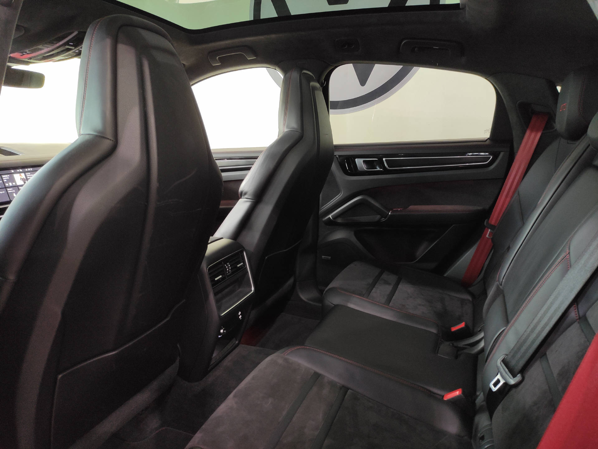 PORSCHE Cayenne Coupé 4.0 V8 GTS-image-12