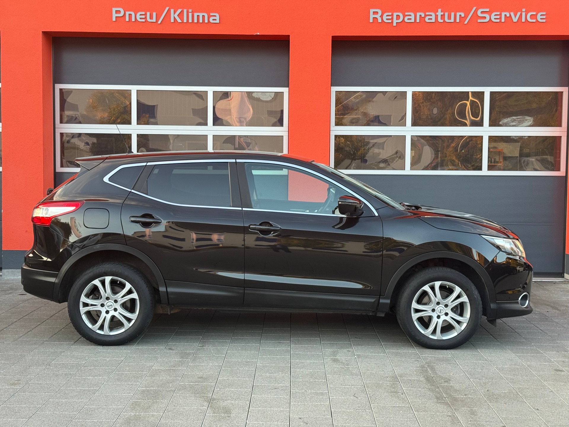 NISSAN Qashqai 1.6 dCi N-Connecta ALL-MODE 4x4-image-3
