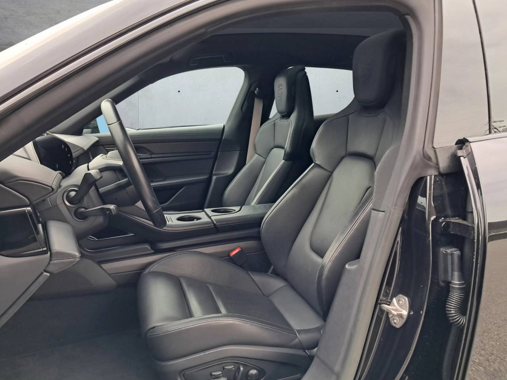 PORSCHE Taycan 4S Cross Turismo (MY22)-image-4