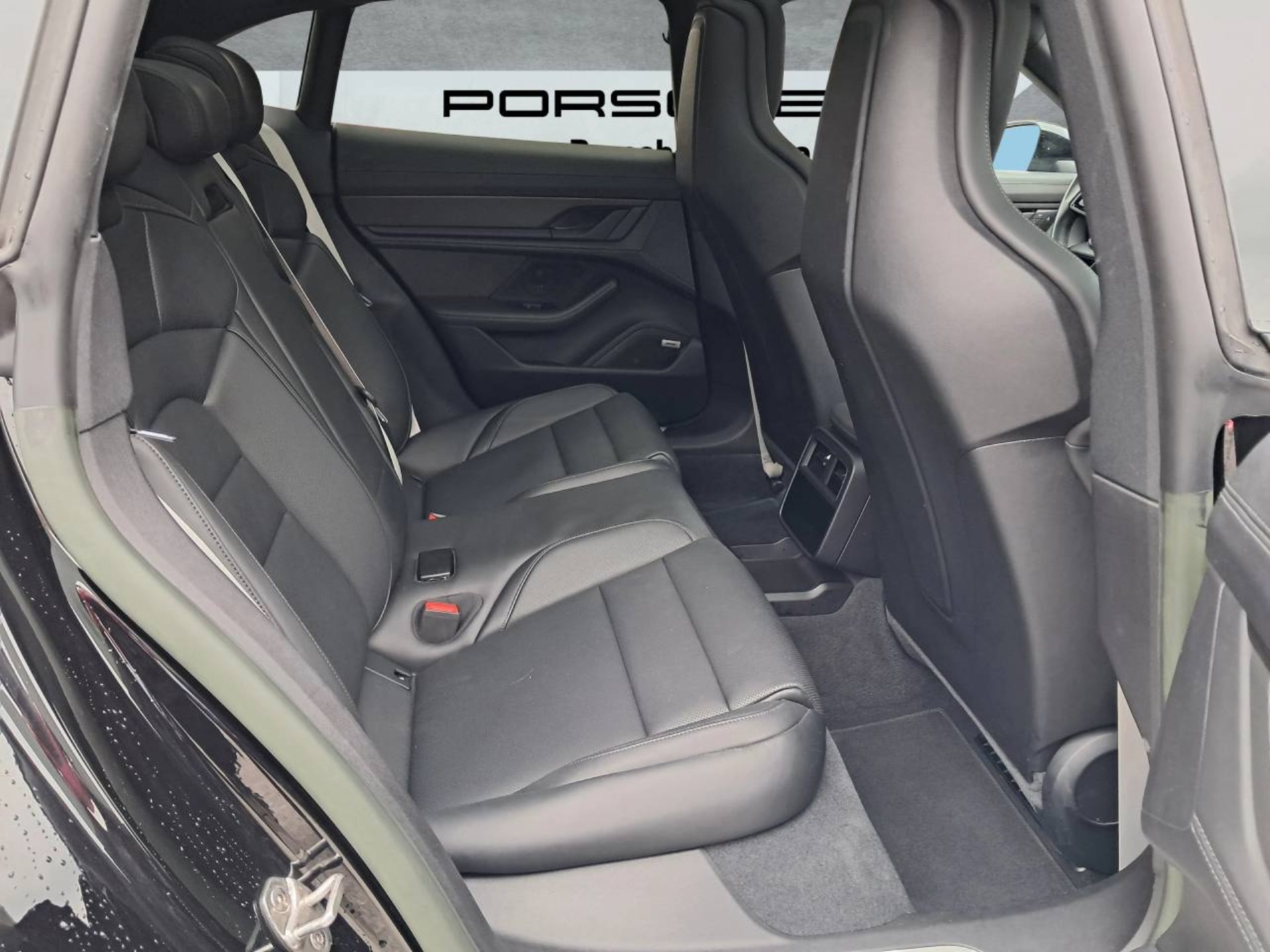 PORSCHE Taycan 4S Cross Turismo (MY22)-image-17