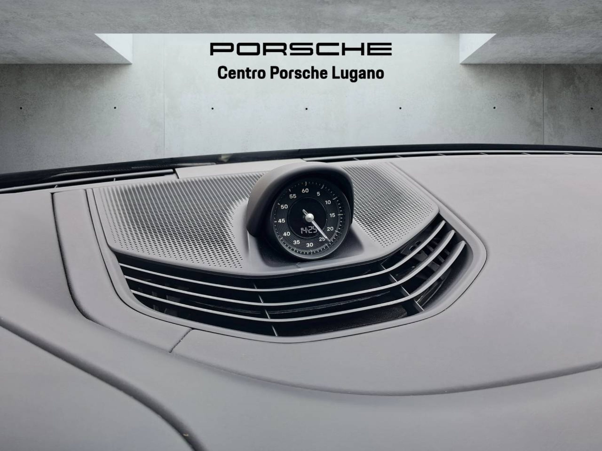 PORSCHE Taycan 4S Cross Turismo (MY22)-image-25
