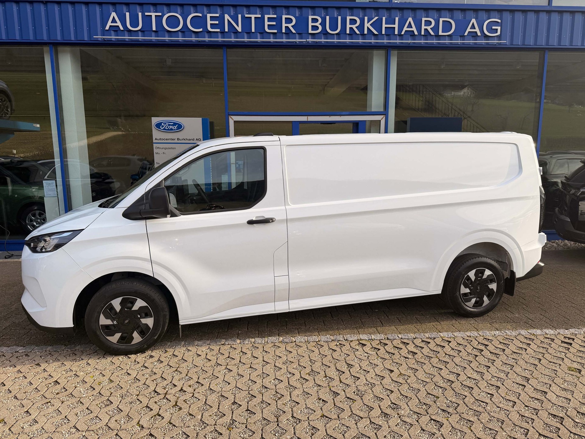 FORD Transit Custom Van 320 L2 2.5 Duratec 233 Trend PHEV