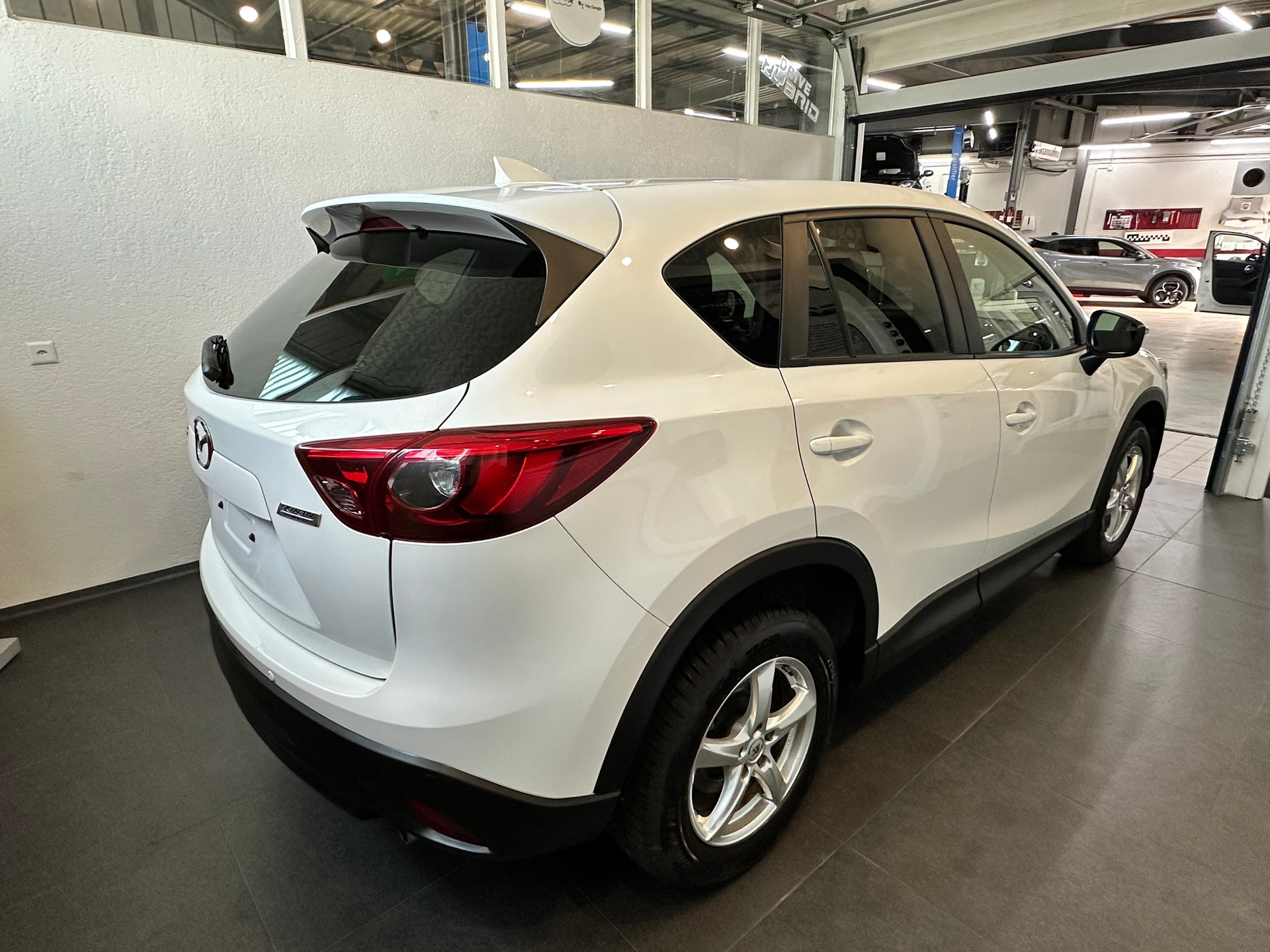 MAZDA CX-5 2.2 D Ambition AWD-image-2