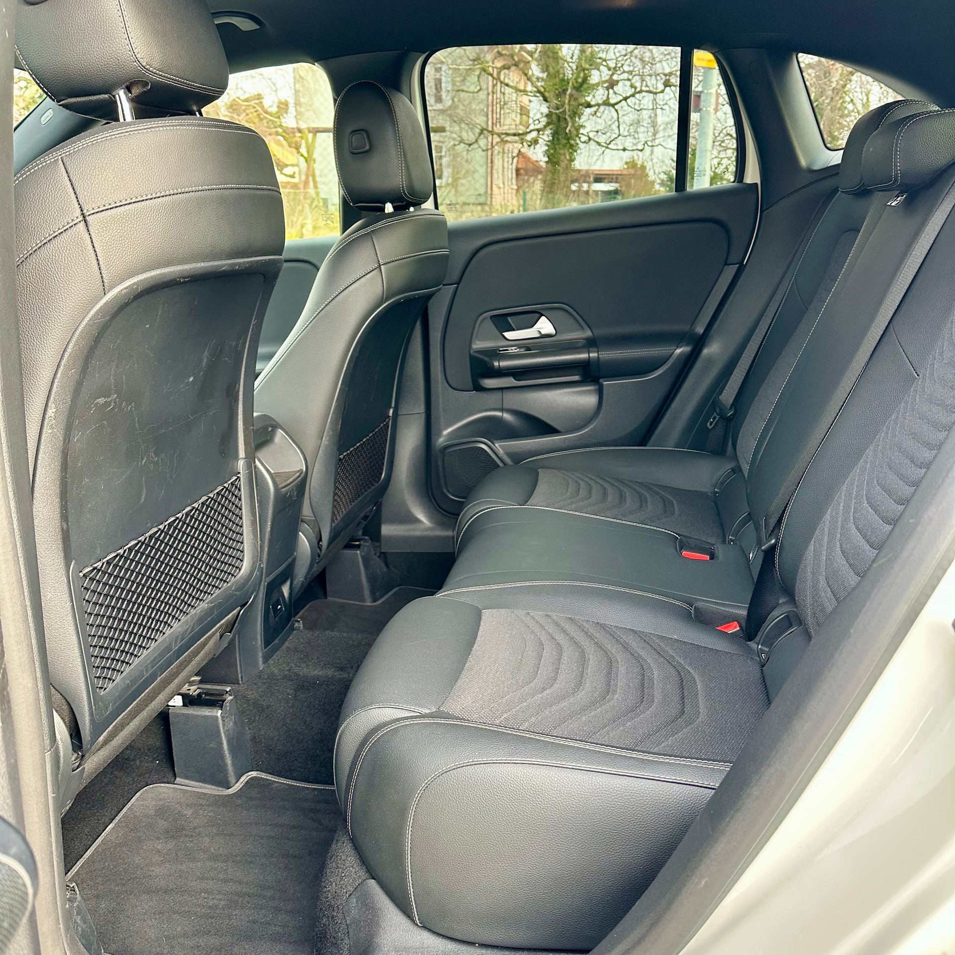 MERCEDES-BENZ GLA 200 Style 7G-DCT-image-13