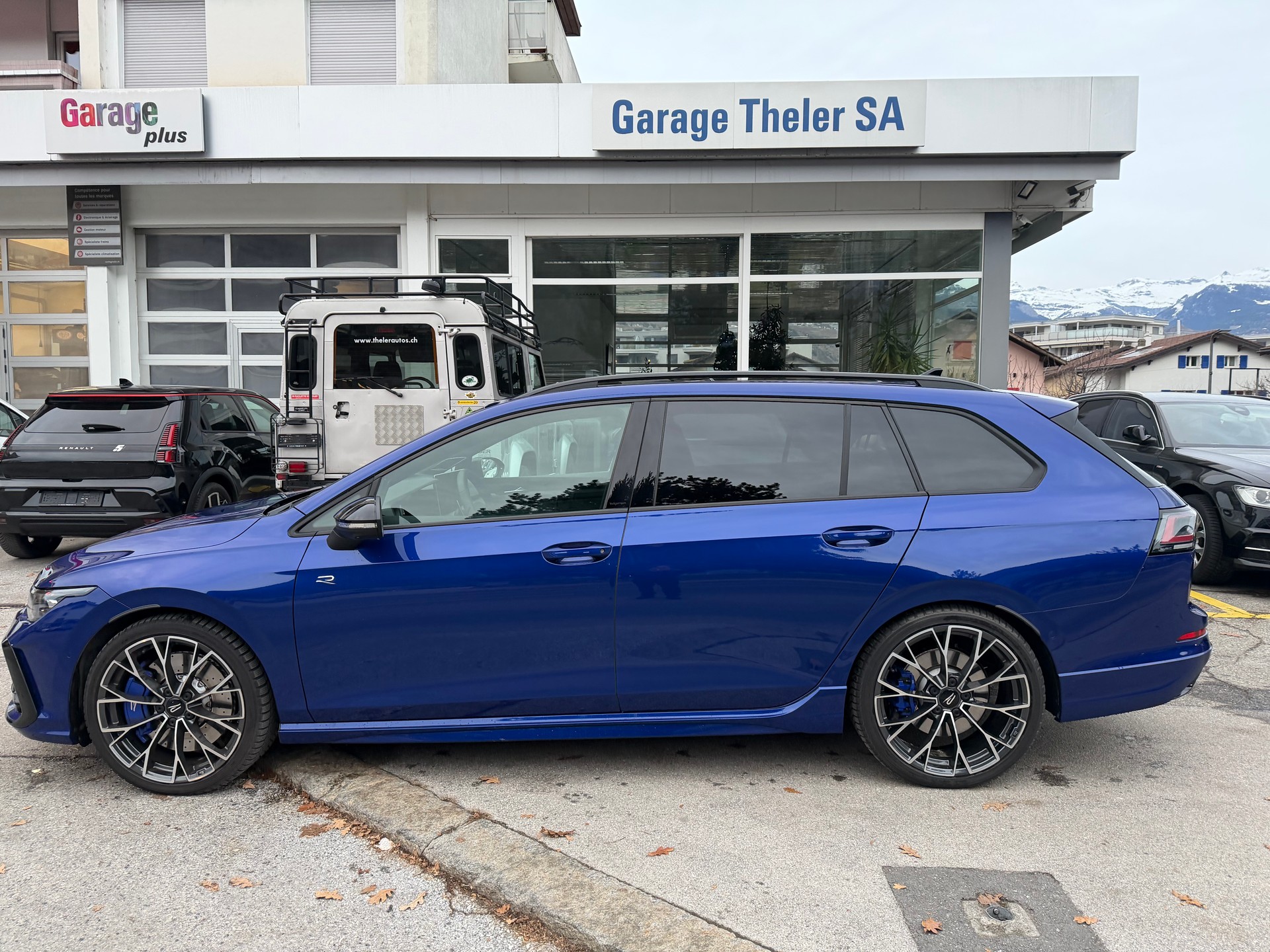 VW Golf Variant 2.0 TSI R DSG 4 Motion-image-5