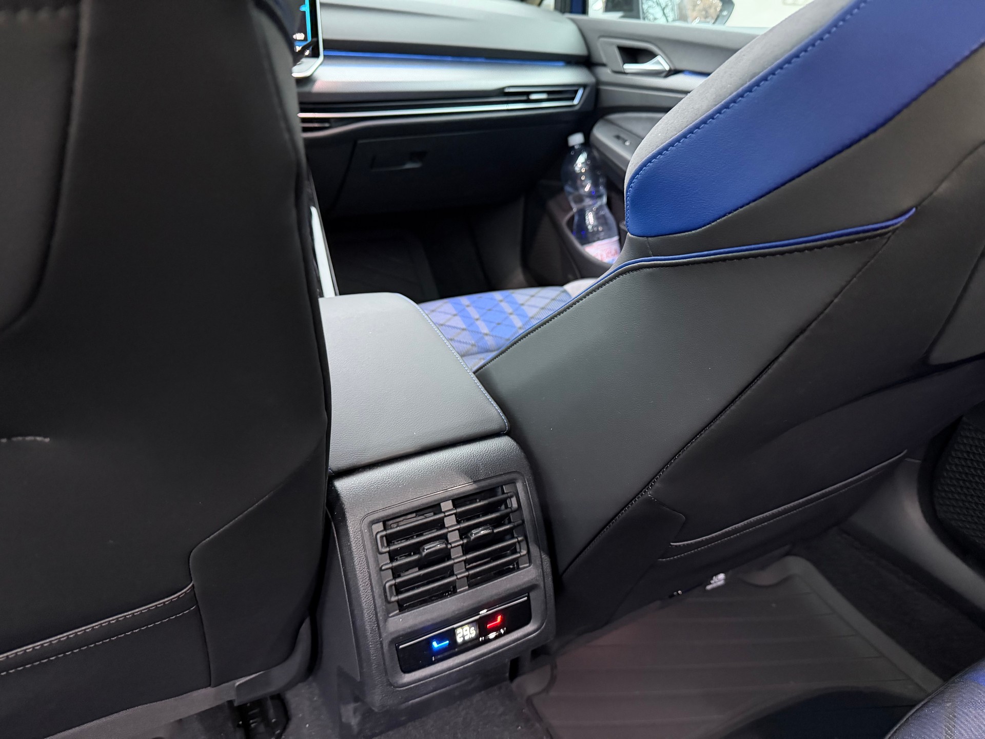 VW Golf Variant 2.0 TSI R DSG 4 Motion-image-13