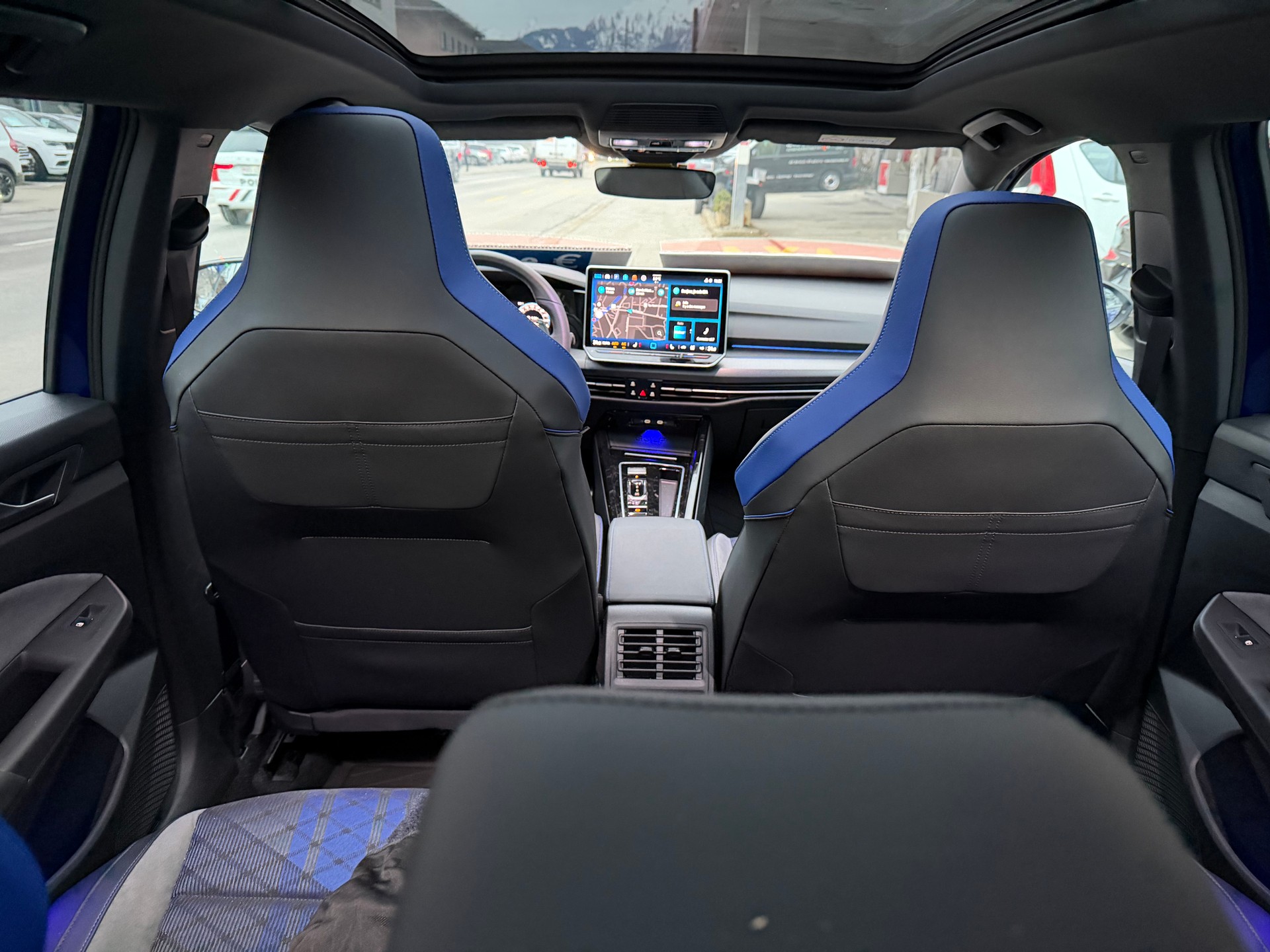 VW Golf Variant 2.0 TSI R DSG 4 Motion-image-16