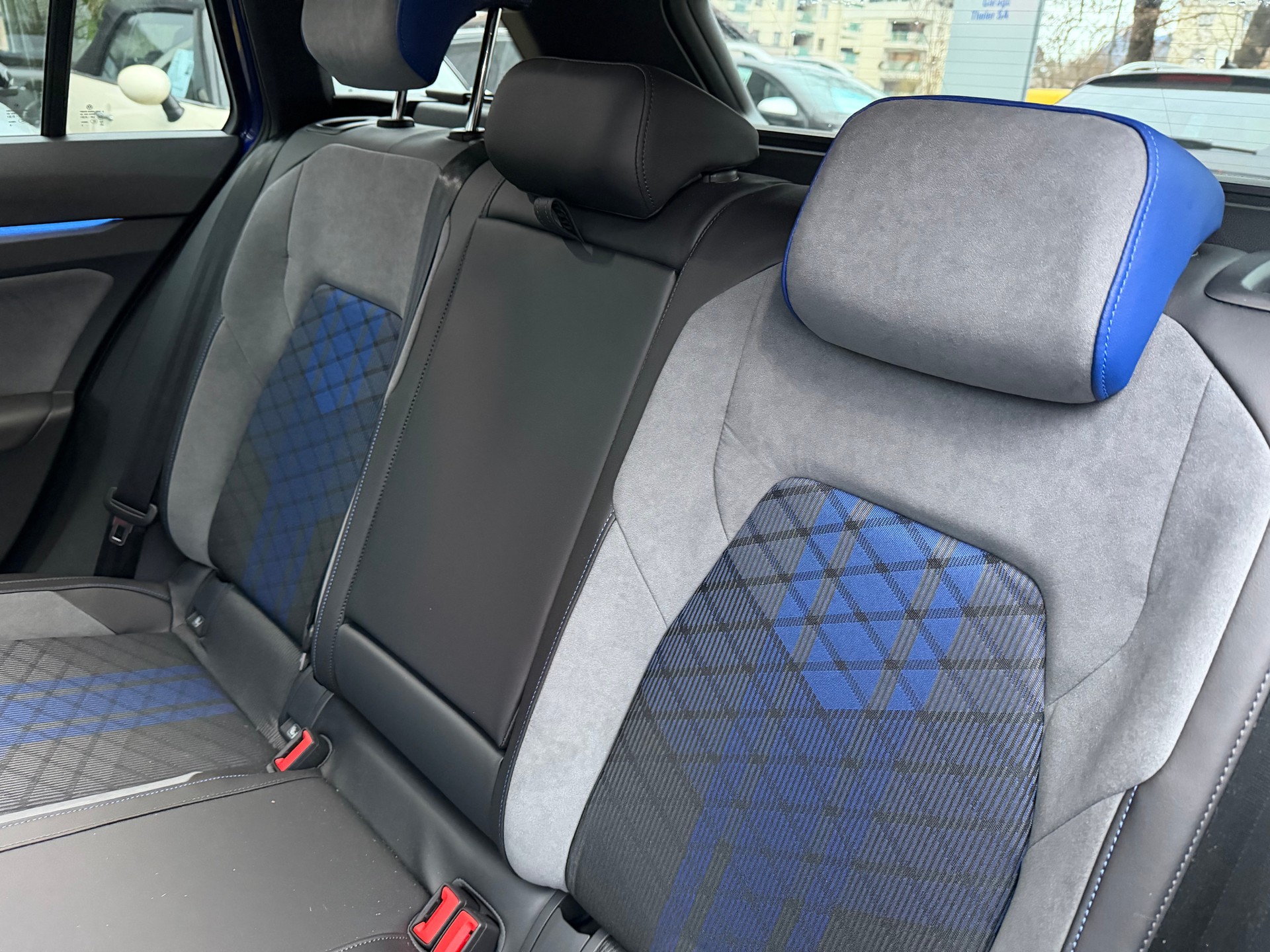 VW Golf Variant 2.0 TSI R DSG 4 Motion-image-14