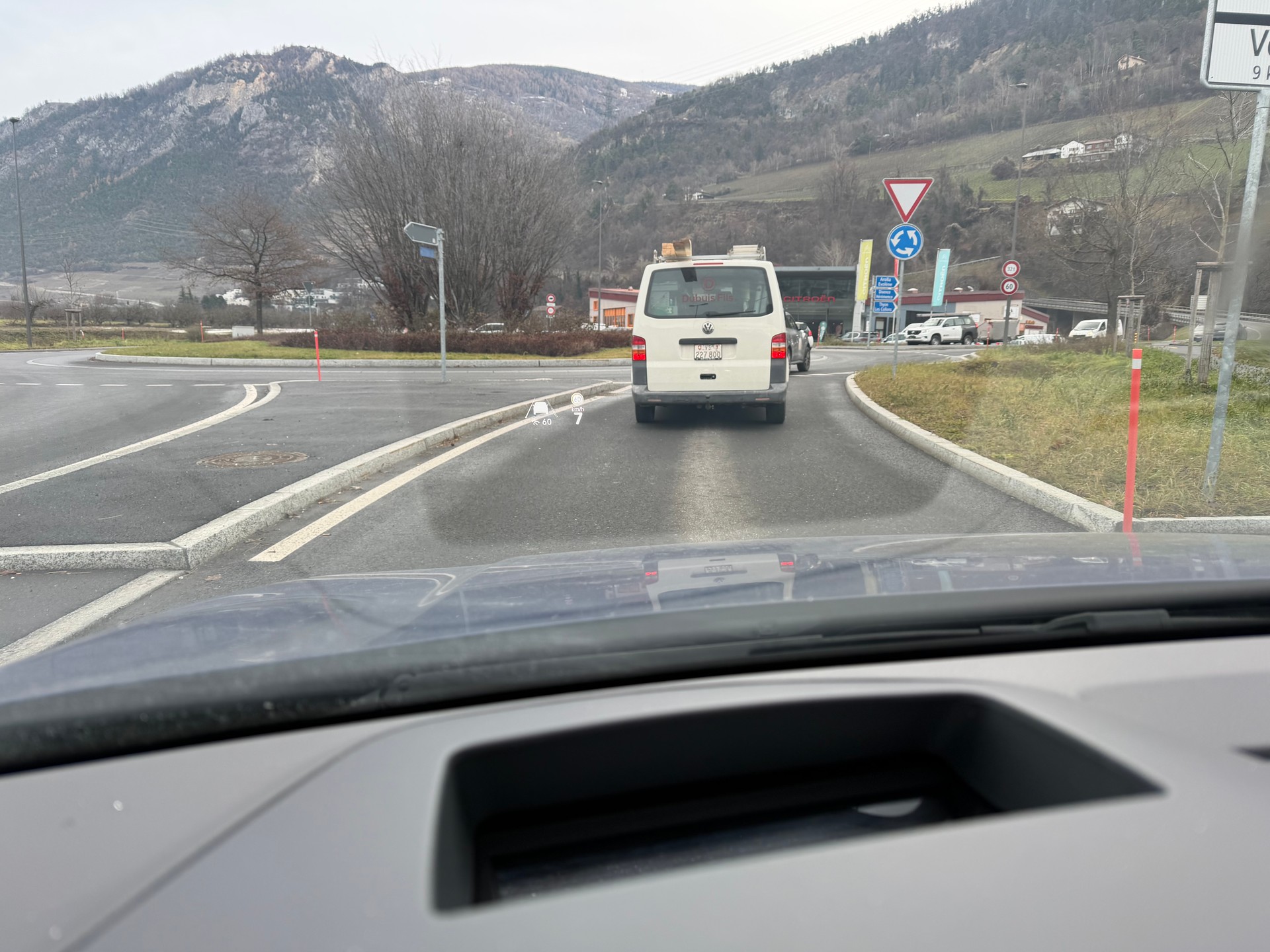 VW Golf Variant 2.0 TSI R DSG 4 Motion-image-22