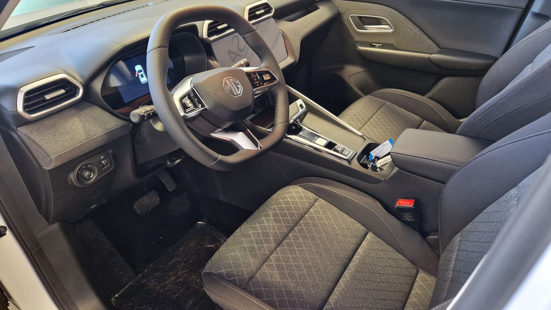 MG ZS 1.5 HEV Comfort-image-11