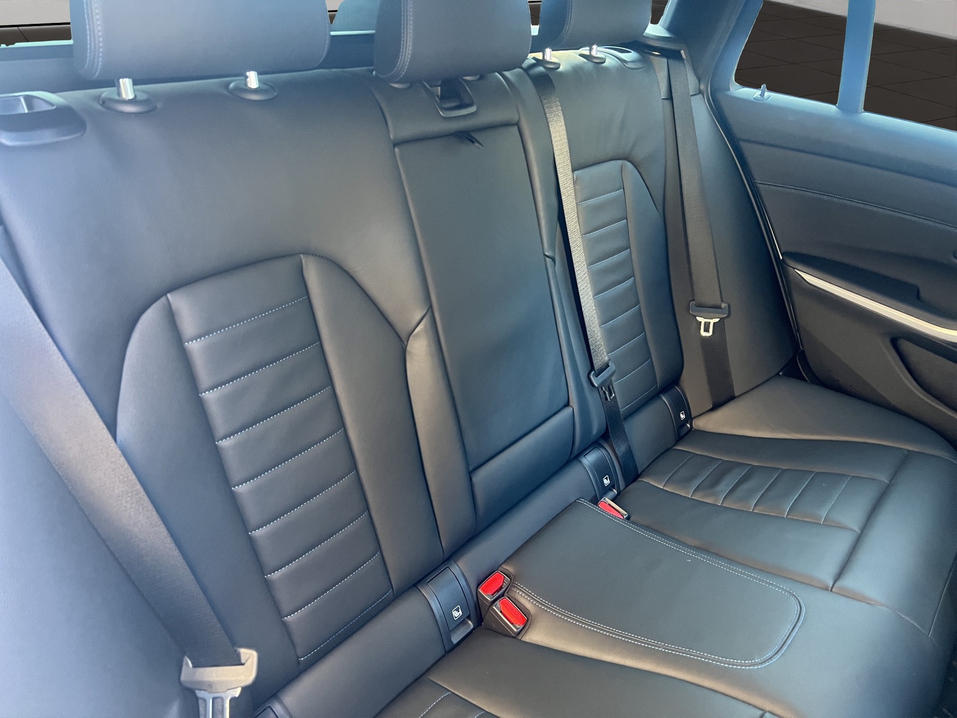 BMW 320d xDrive 48V Touring Steptronic M Sport-image-21