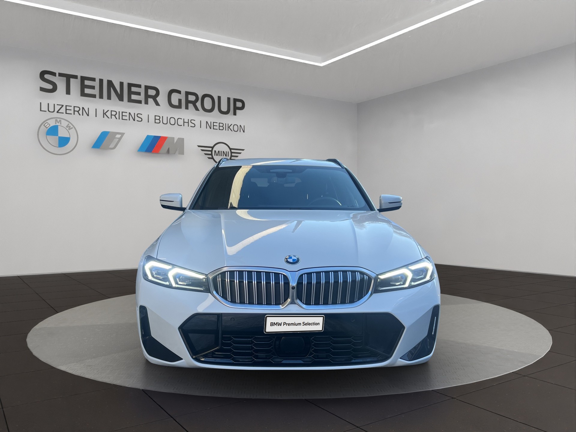 BMW 320d xDrive 48V Touring Steptronic M Sport-image-1