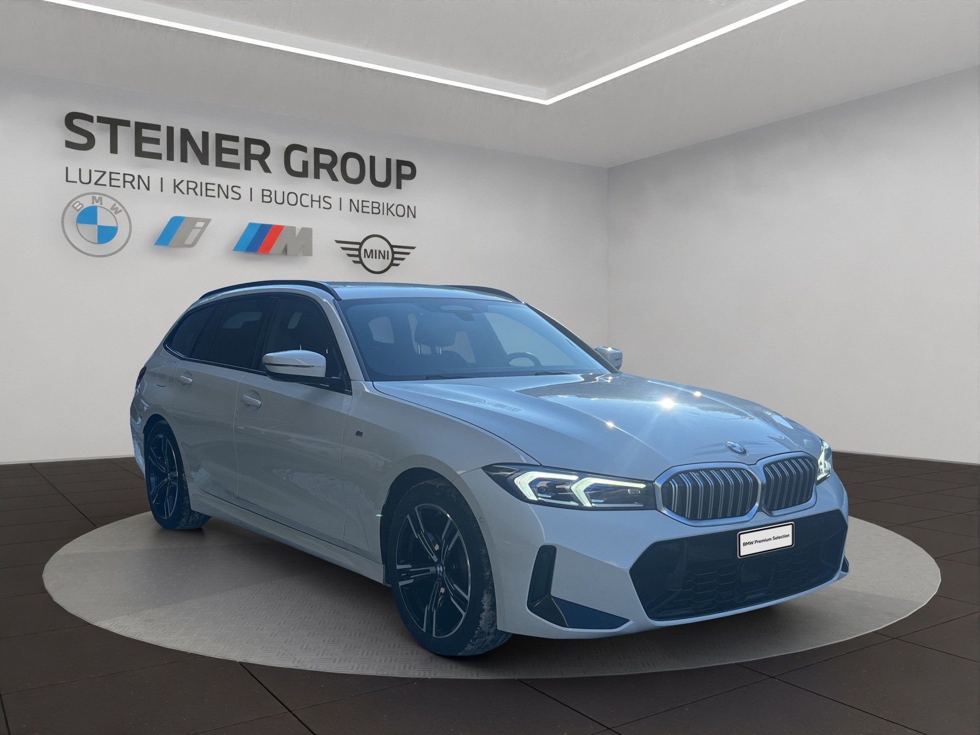 BMW 320d xDrive 48V Touring Steptronic M Sport-image-2