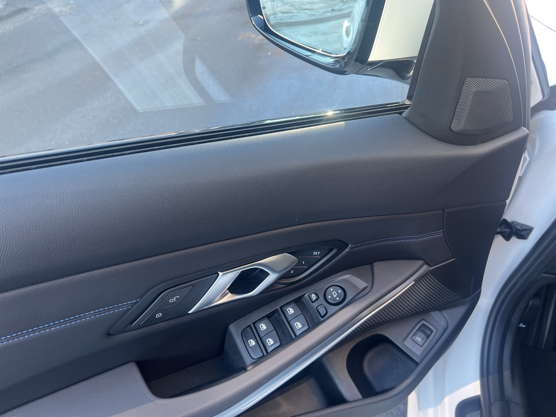 BMW 320d xDrive 48V Touring Steptronic M Sport-image-11
