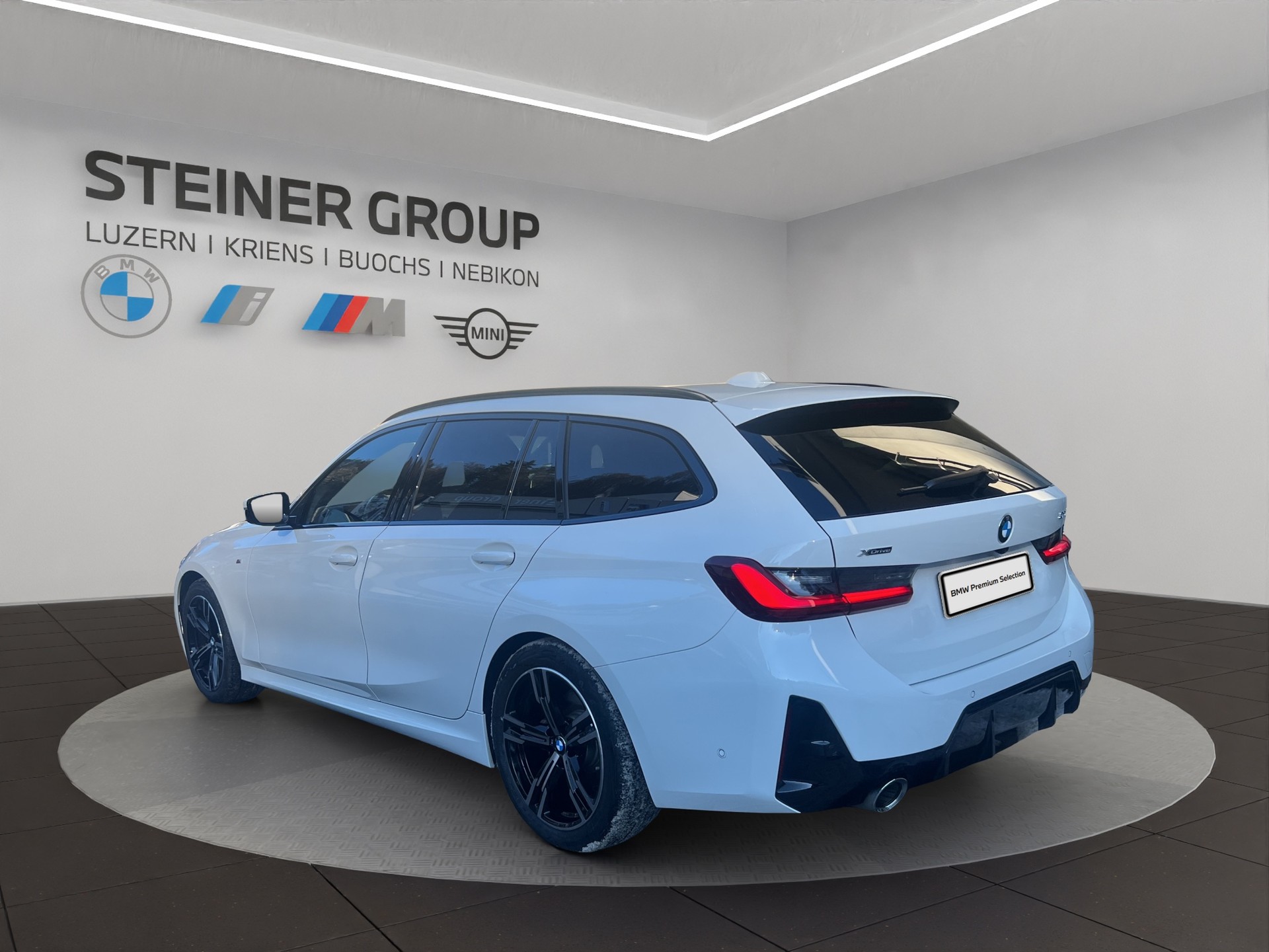 BMW 320d xDrive 48V Touring Steptronic M Sport-image-6