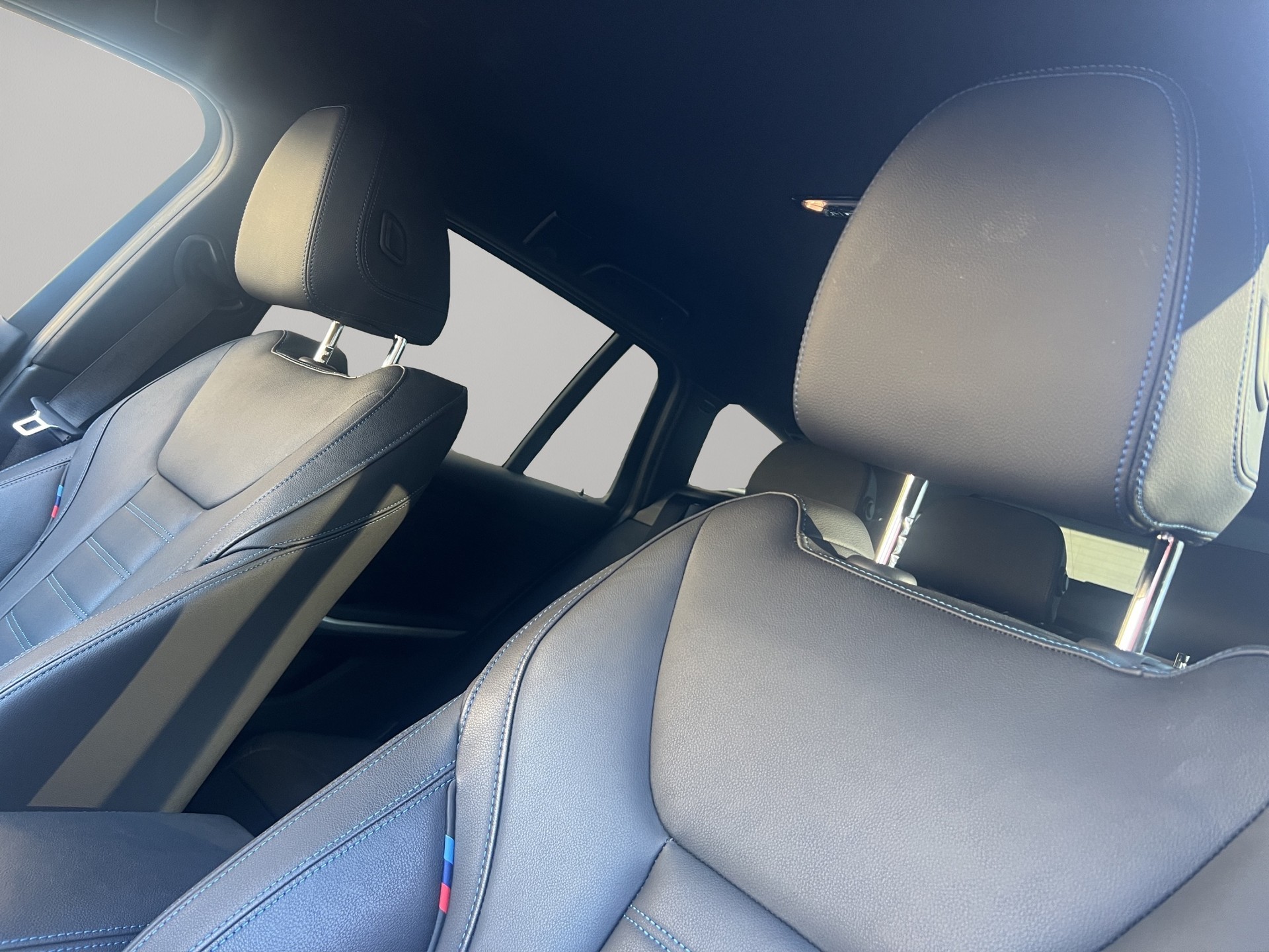 BMW 320d xDrive 48V Touring Steptronic M Sport-image-12