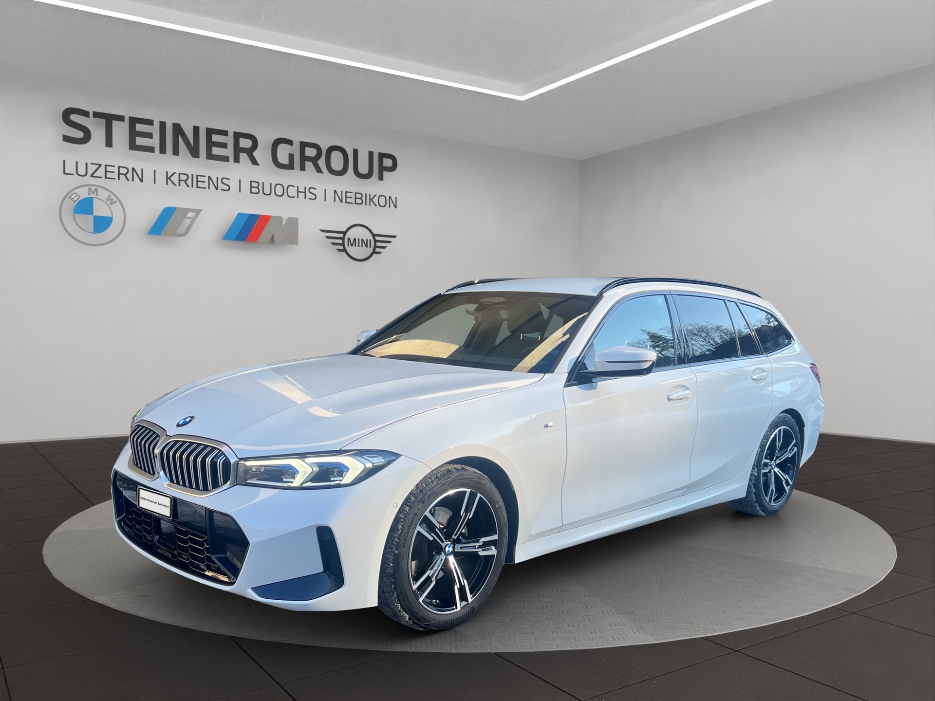BMW 320d xDrive 48V Touring Steptronic M Sport-image-0