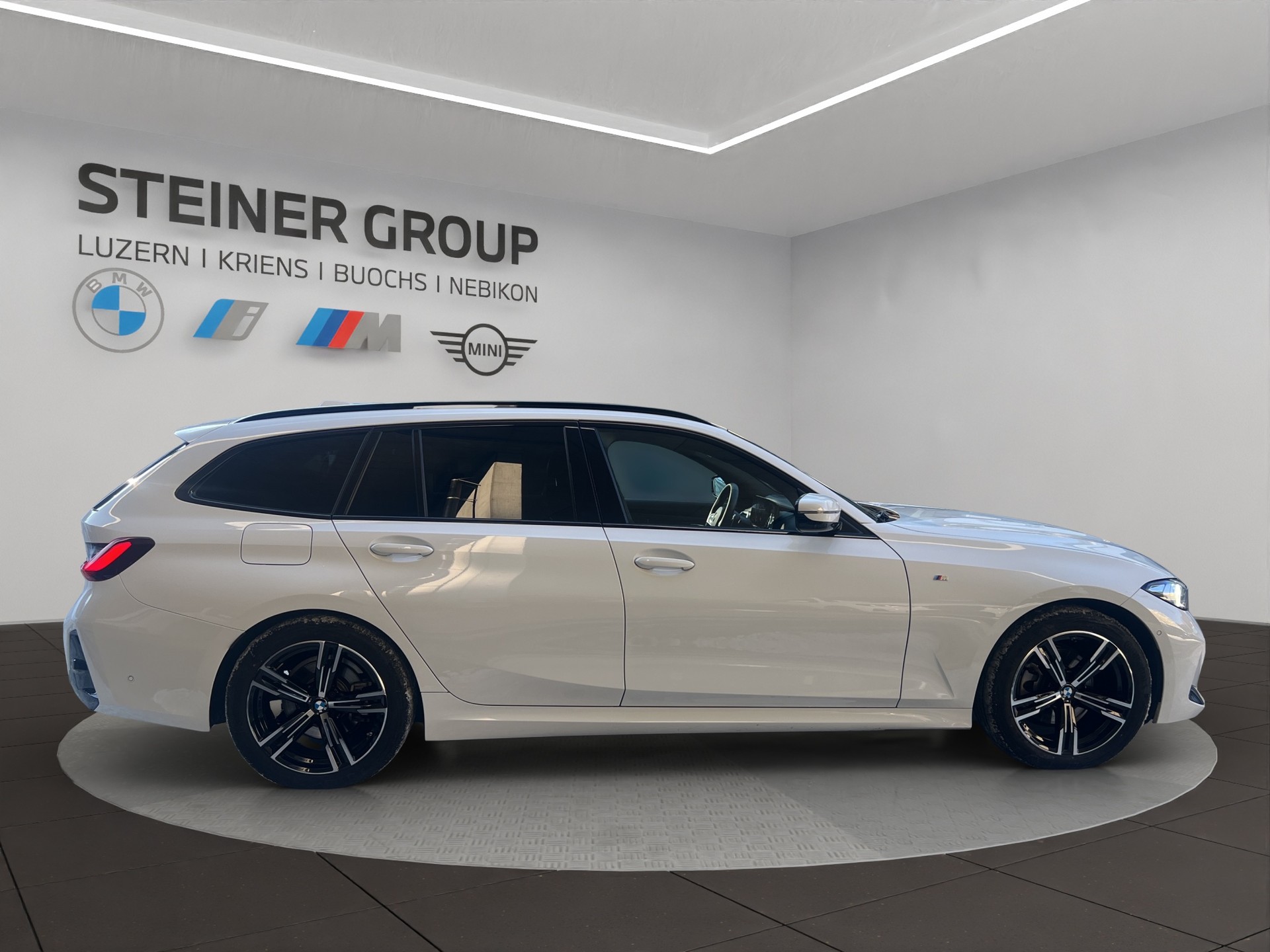BMW 320d xDrive 48V Touring Steptronic M Sport-image-3