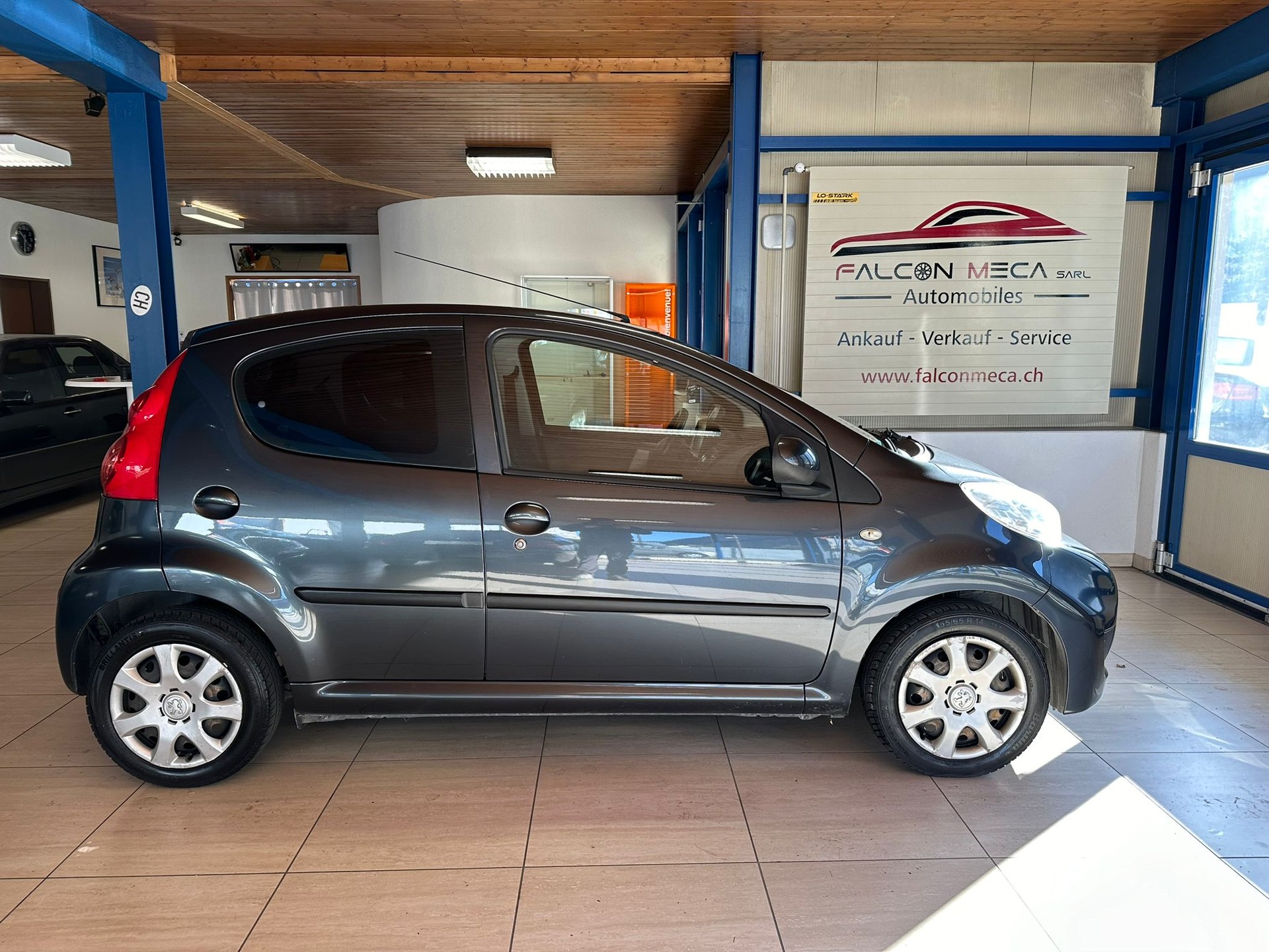 PEUGEOT 107 1.0 Urban-image-5