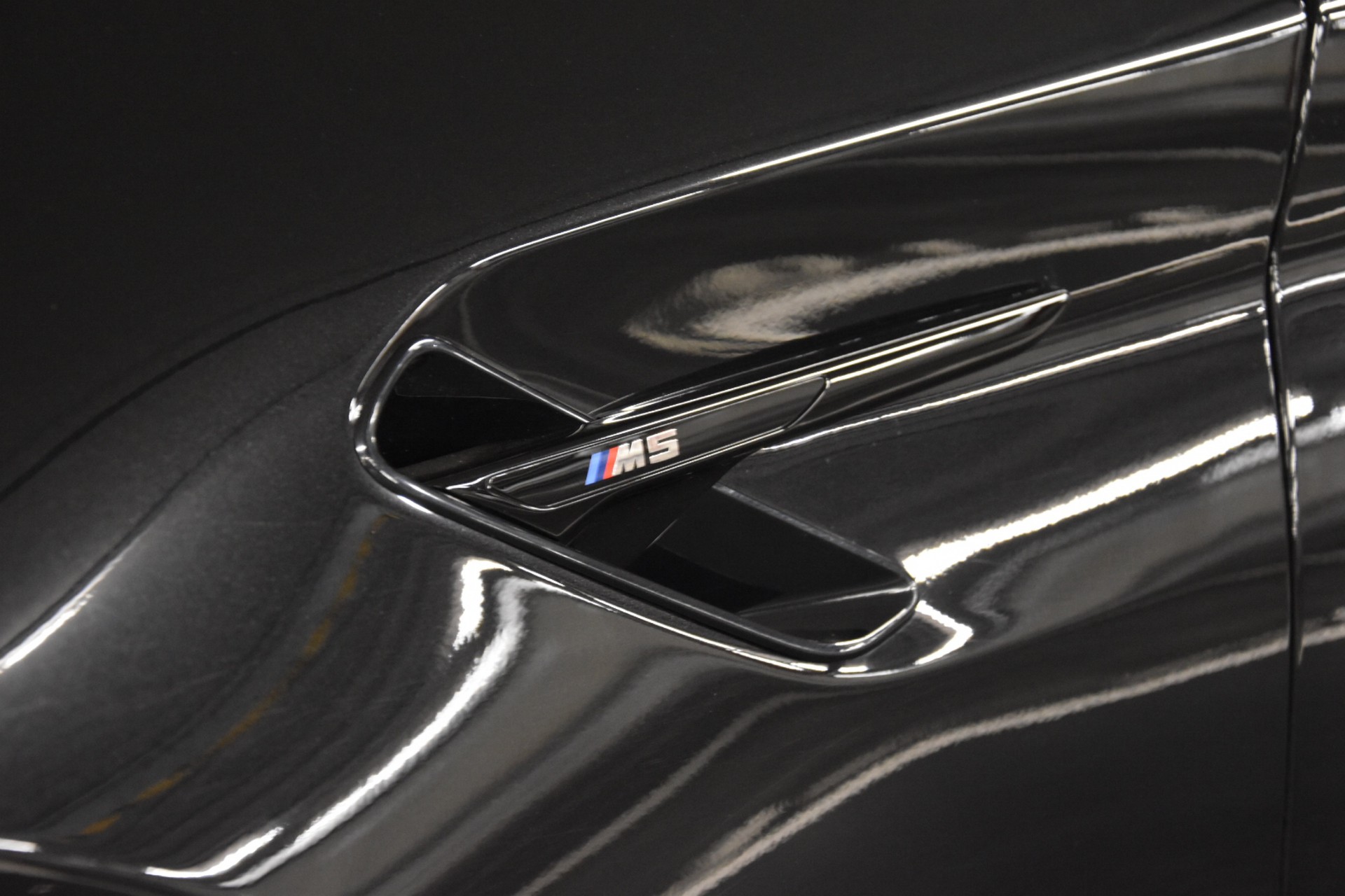 BMW M5 xDrive Drivelogic ***LIEBHABERFHRZEUG***-showroom-element-3