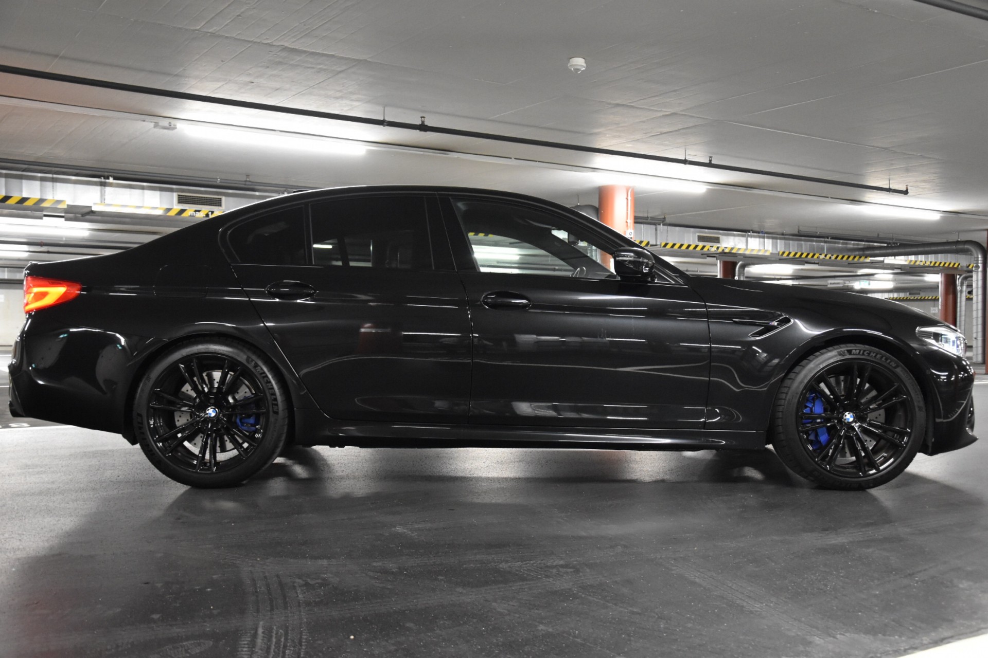 BMW M5 xDrive Drivelogic ***LIEBHABERFHRZEUG***-image-11