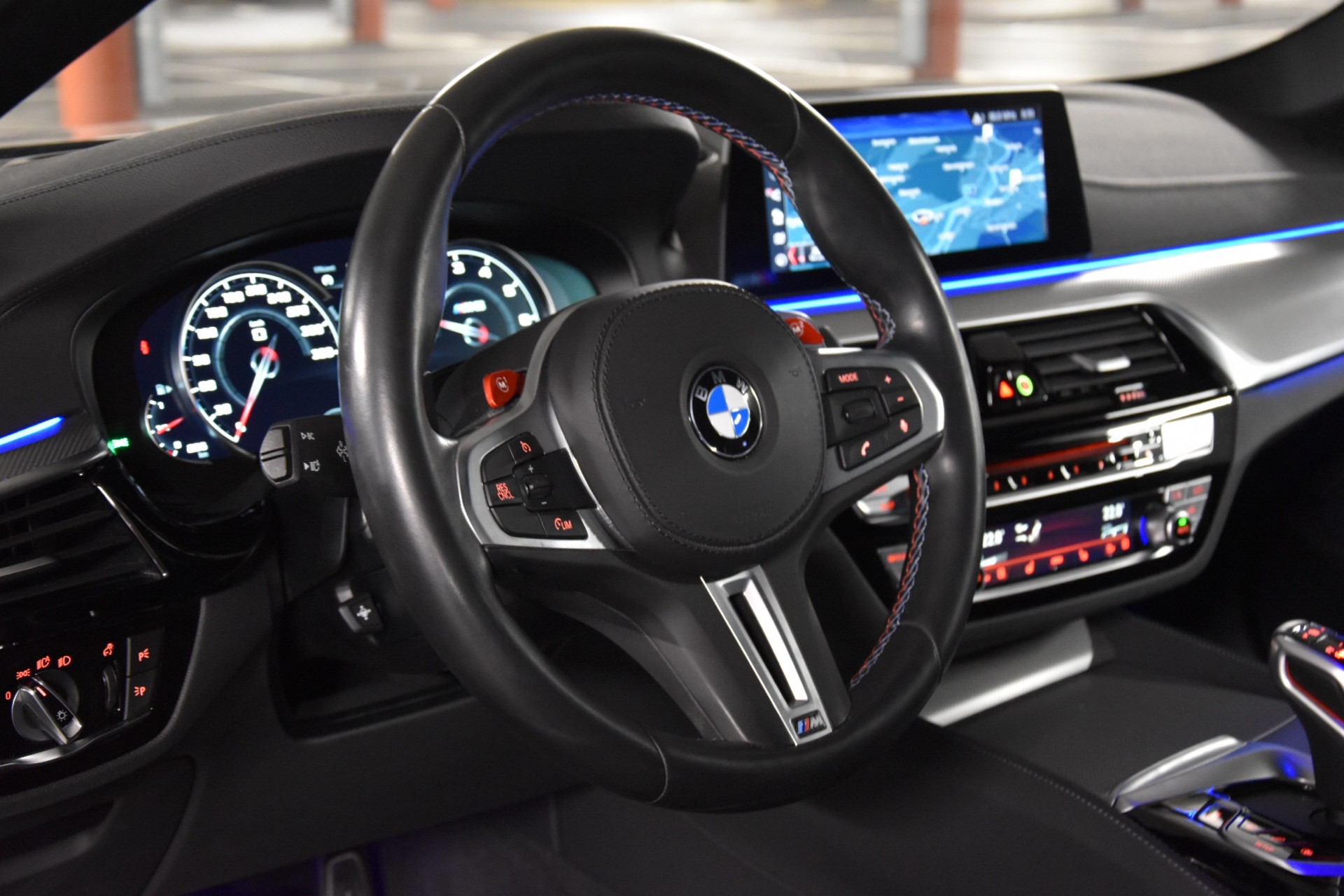 BMW M5 xDrive Drivelogic ***LIEBHABERFHRZEUG***-image-26