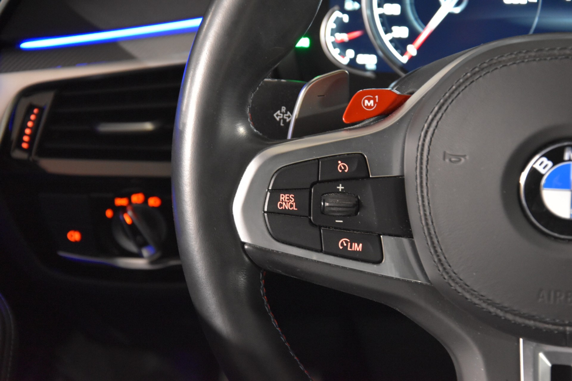 BMW M5 xDrive Drivelogic ***LIEBHABERFHRZEUG***-image-16