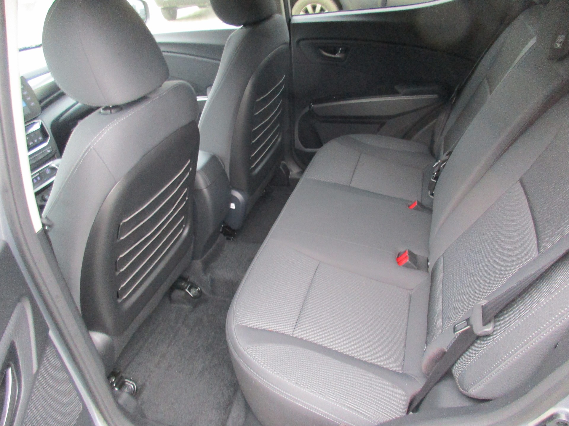 KGM-SsangYong Tivoli 1.5 T GDI Bronze 4WD Automat-image-5