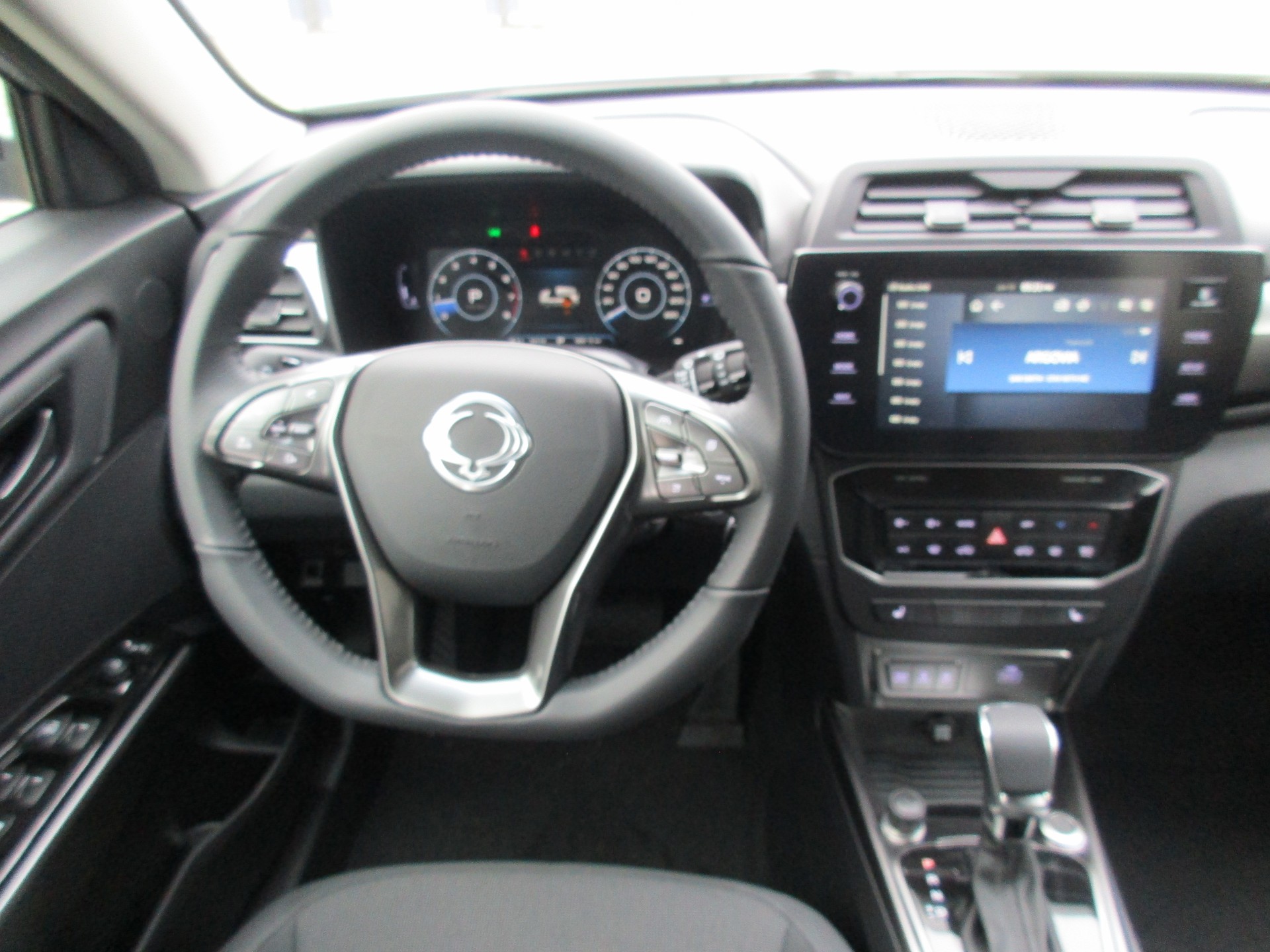 KGM-SsangYong Tivoli 1.5 T GDI Bronze 4WD Automat-image-7